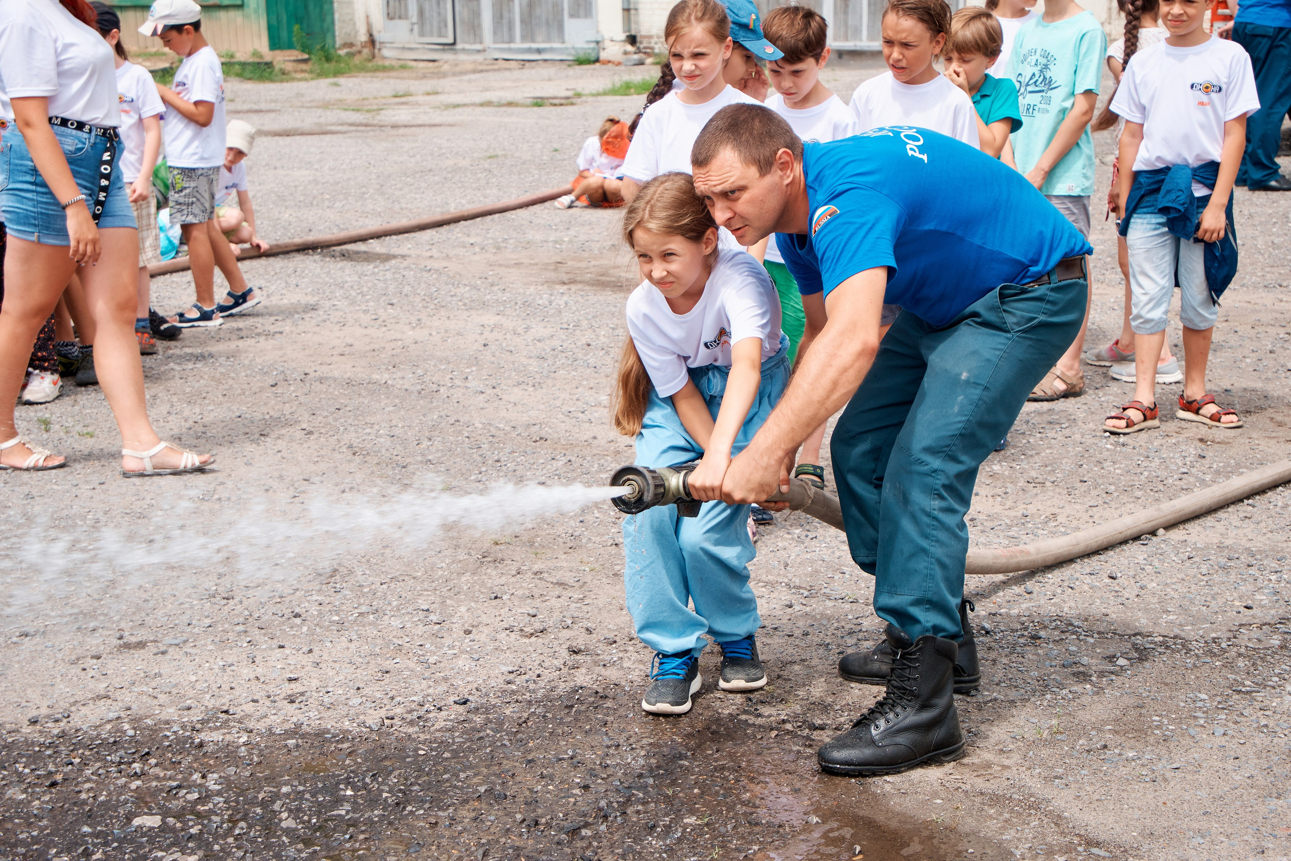 Детский лагерь ДЮНА. Поход в «Пожарно-спасательную часть № 22». Фотограф Таганрог Анна Трайжон