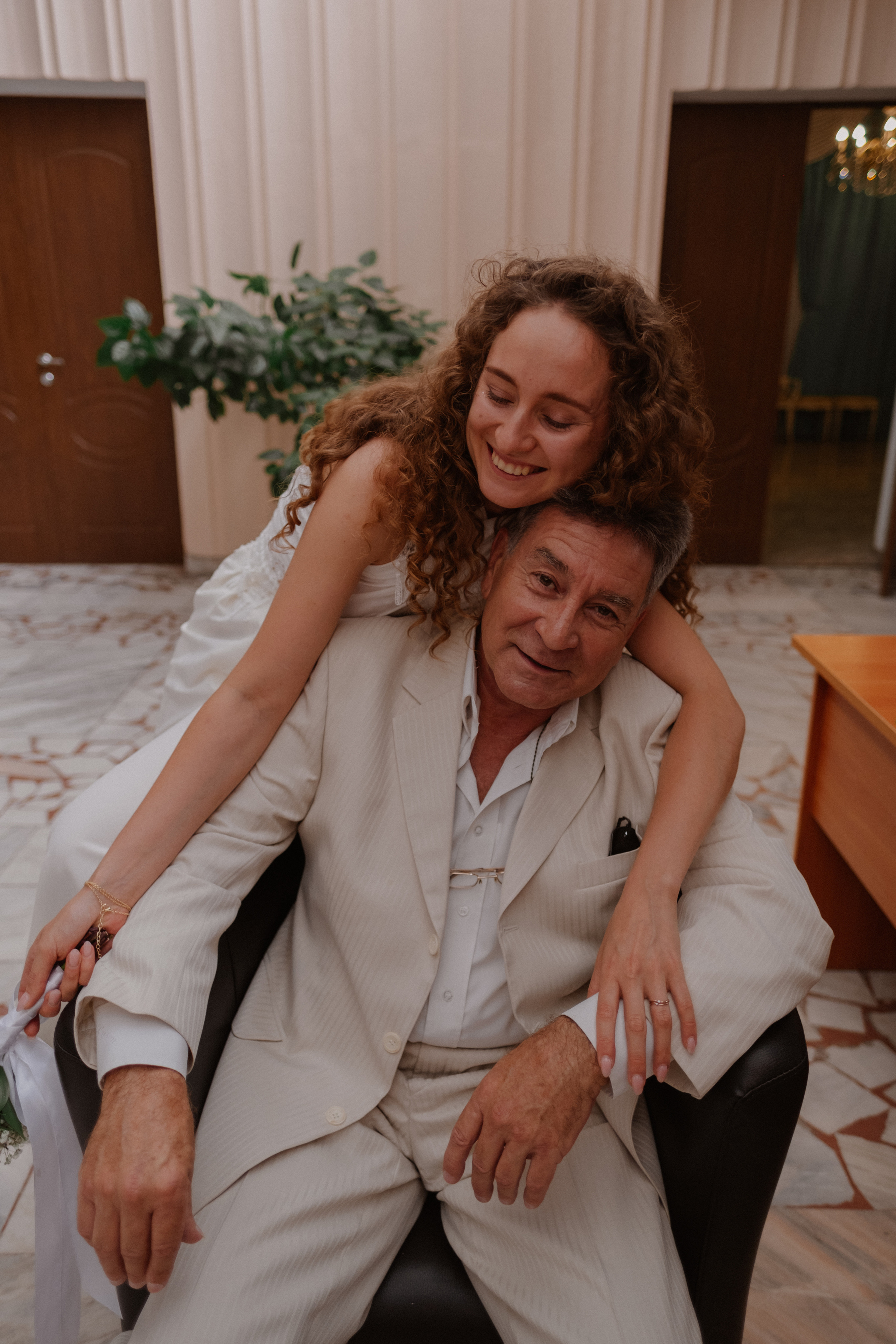 ЗАГС + свадебная прогулка Каролины и Артема. Свадебный и семейный фотограф г. Волгоград Биленко Ангелина