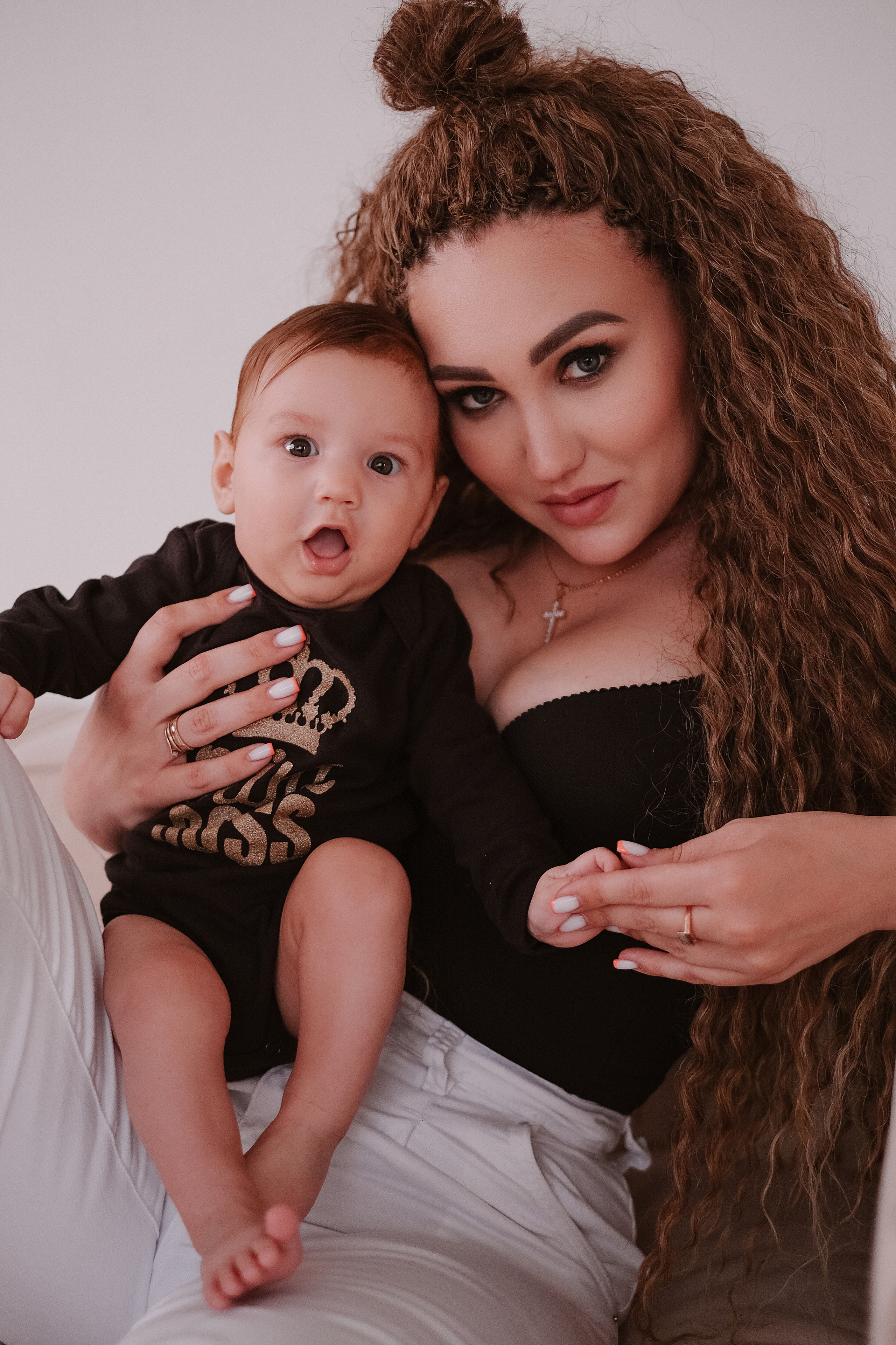 Студийная семейная фотосессия Даша + Артем + Мирон. Свадебный и семейный фотограф г. Волгоград Биленко Ангелина