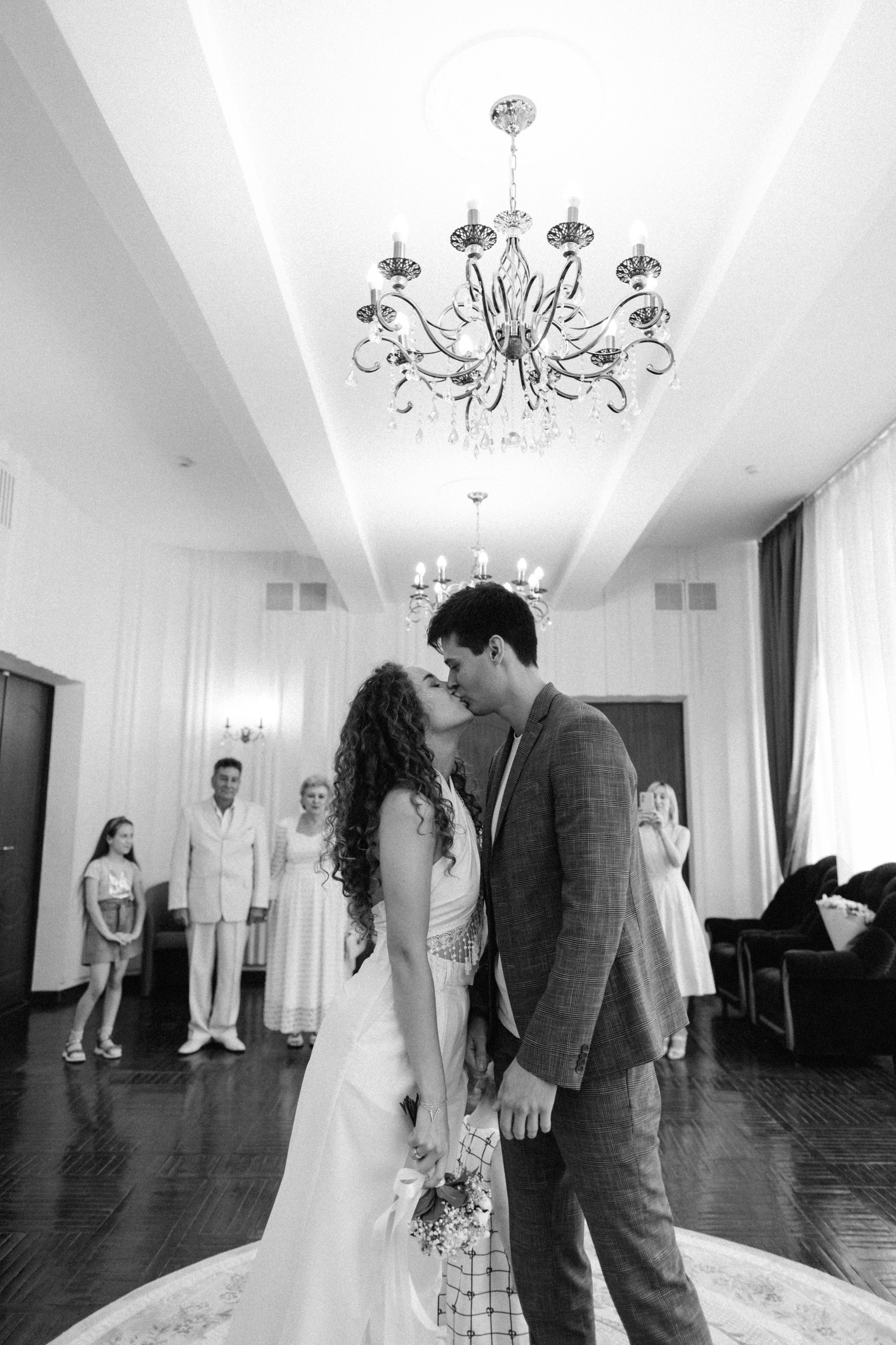 ЗАГС + свадебная прогулка Каролины и Артема. Свадебный и семейный фотограф г. Волгоград Биленко Ангелина