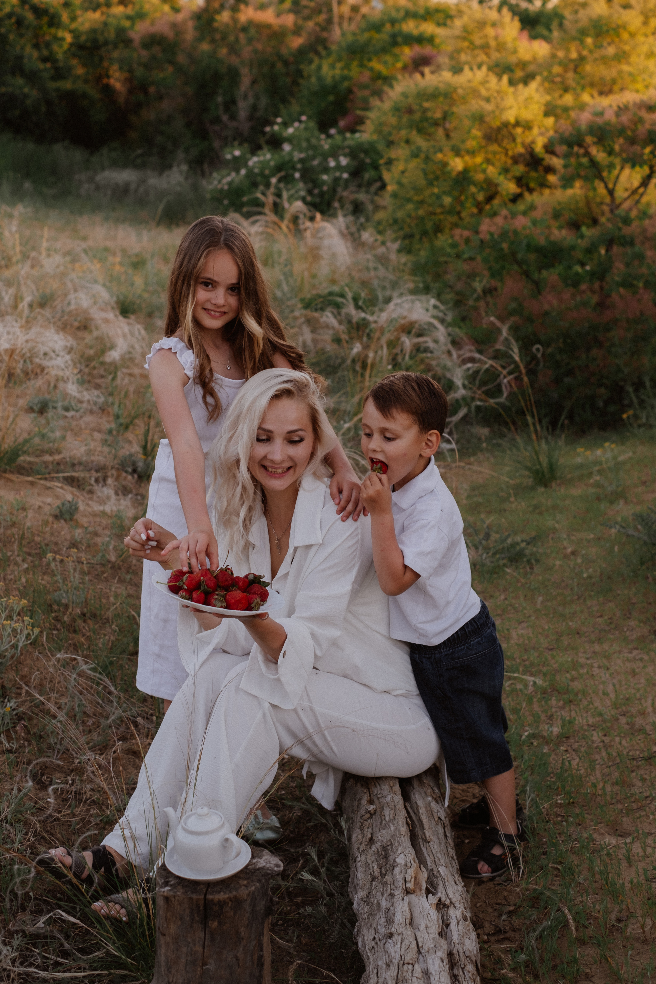 Семейная прогулочная фотосессия Ира+Ри+Арсен+Ваник+Давид+Амиран. Свадебный и семейный фотограф г. Волгоград Биленко Ангелина