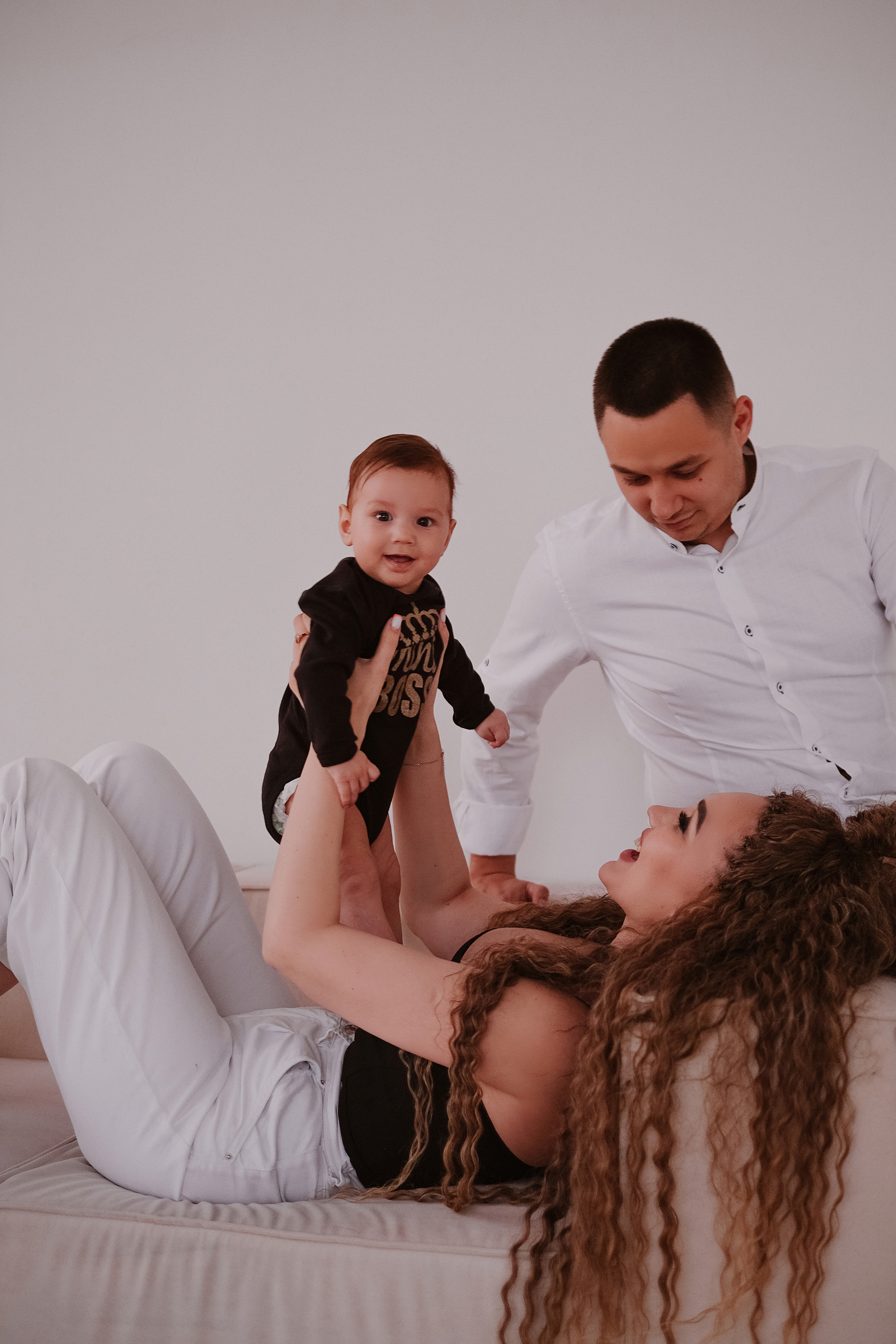 Студийная семейная фотосессия Даша + Артем + Мирон. Свадебный и семейный фотограф г. Волгоград Биленко Ангелина