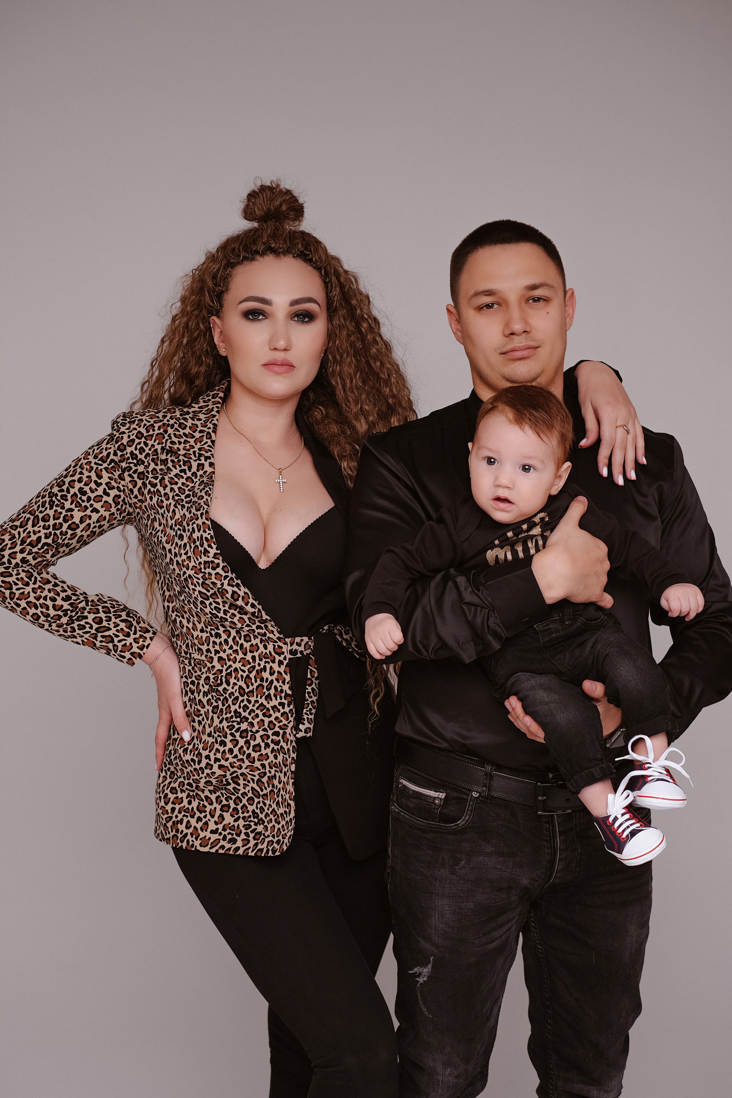 Студийная семейная фотосессия Даша + Артем + Мирон. Свадебный и семейный фотограф г. Волгоград Биленко Ангелина