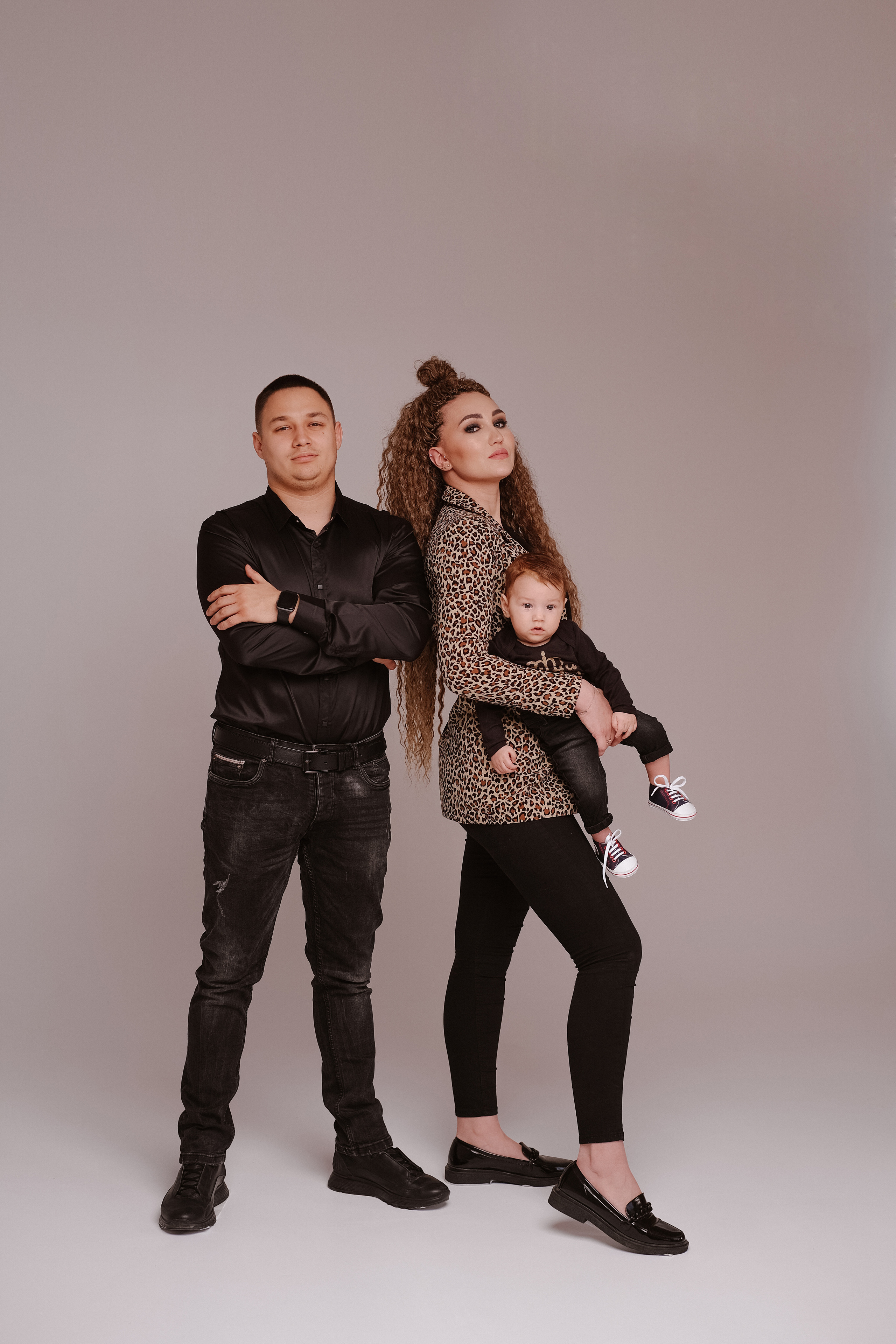 Студийная семейная фотосессия Даша + Артем + Мирон. Свадебный и семейный фотограф г. Волгоград Биленко Ангелина