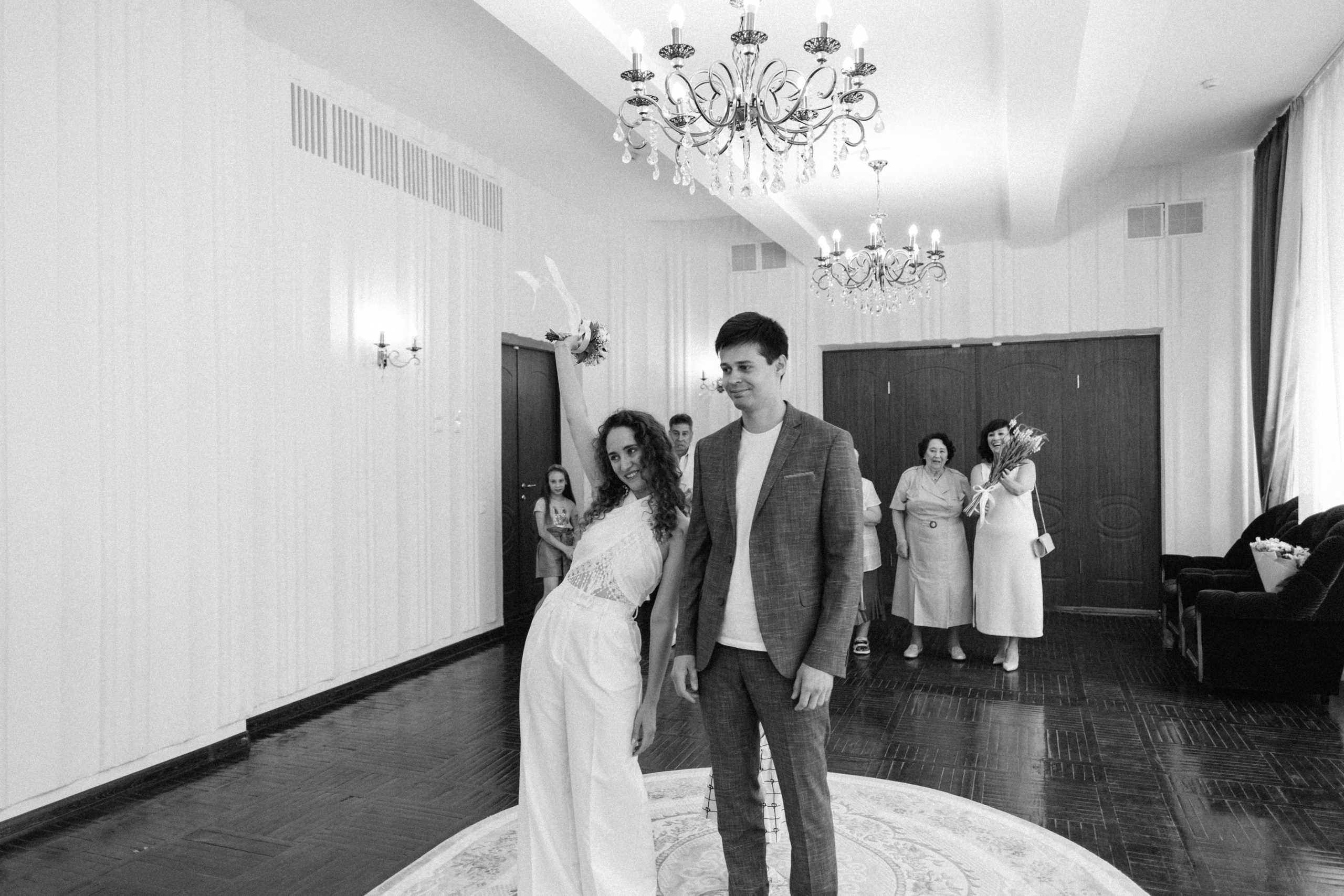 ЗАГС + свадебная прогулка Каролины и Артема. Свадебный и семейный фотограф г. Волгоград Биленко Ангелина