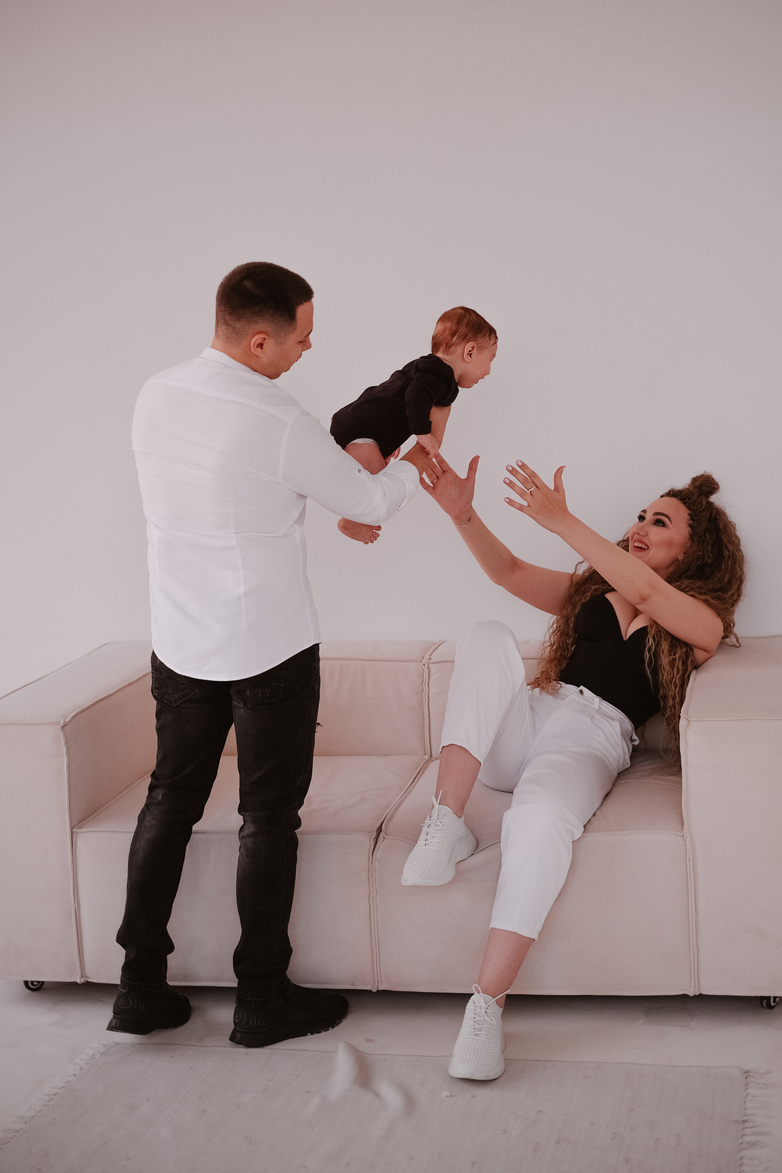 Студийная семейная фотосессия Даша + Артем + Мирон. Свадебный и семейный фотограф г. Волгоград Биленко Ангелина