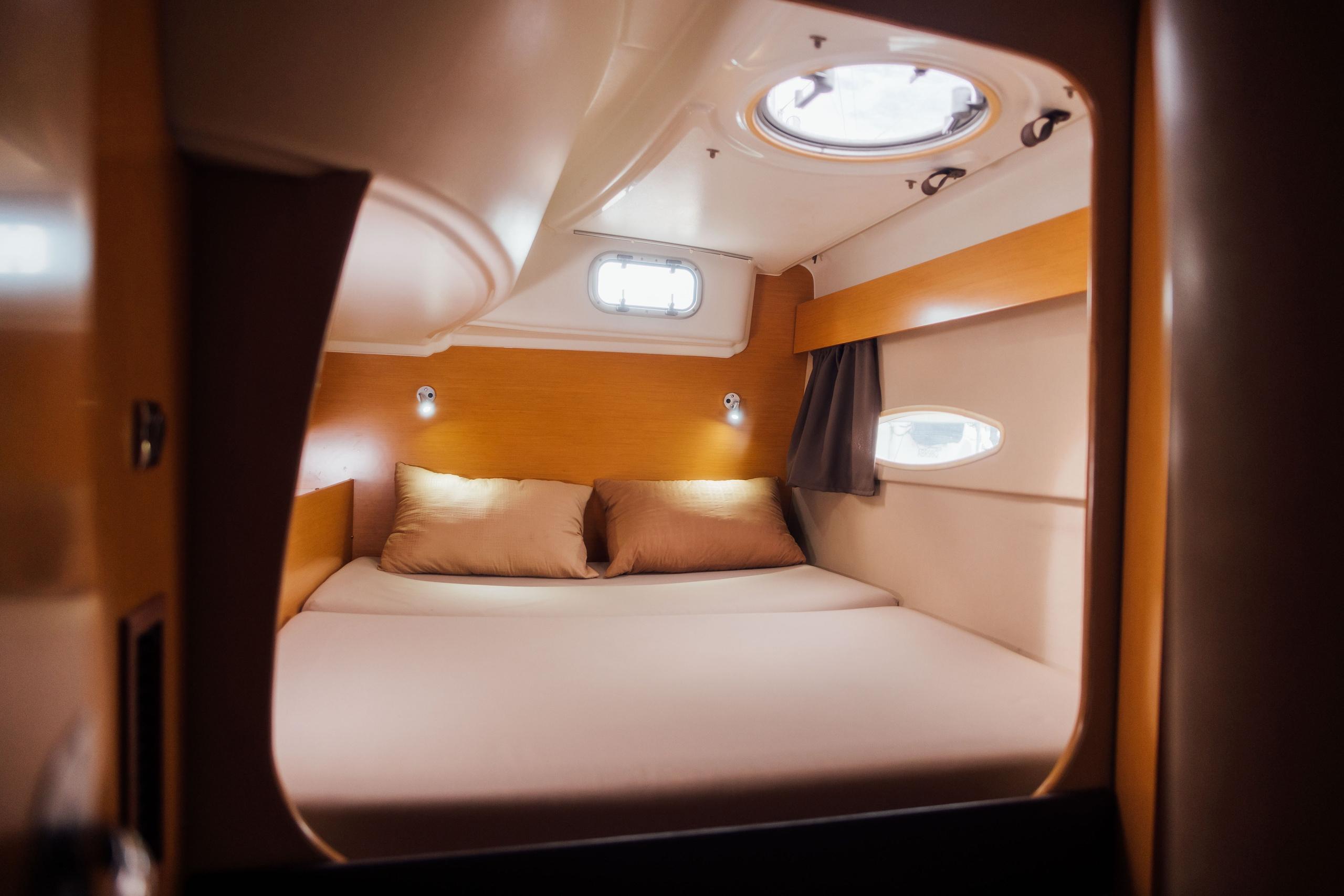 Интерьер Парусной яхты. Фотограф и Видеограф Анапа, Новороссийск, Краснодар. Алина и Женя