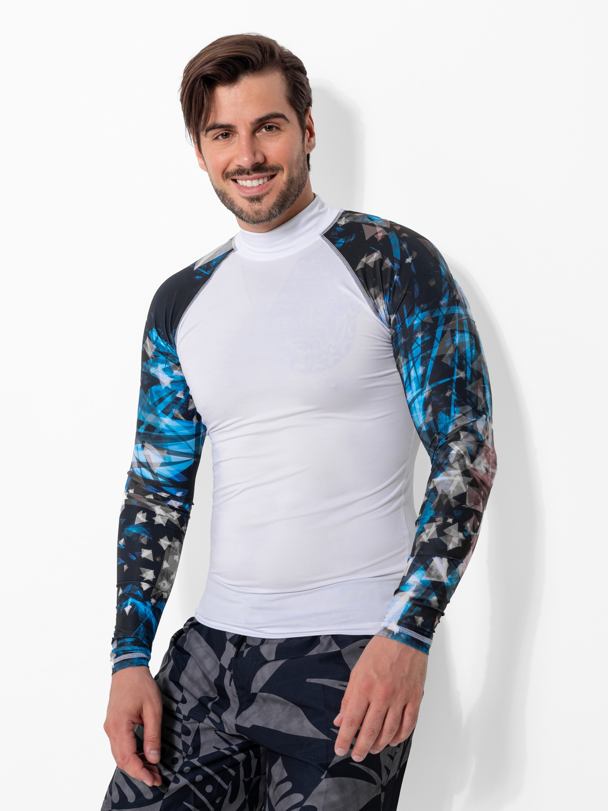 Модельная съемка на циклораме для маркетплейсов. ТМ Продакшн — Съемка для маркетплейсов в Москве