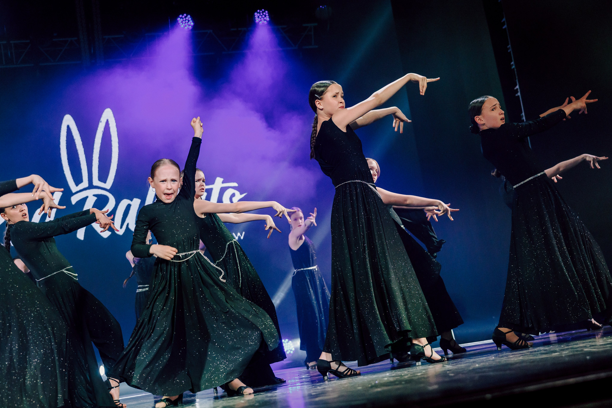 Отчётный концерт танцевальной школы «Red Rabbits» 2025. Лёшка Варзегов — фотограф