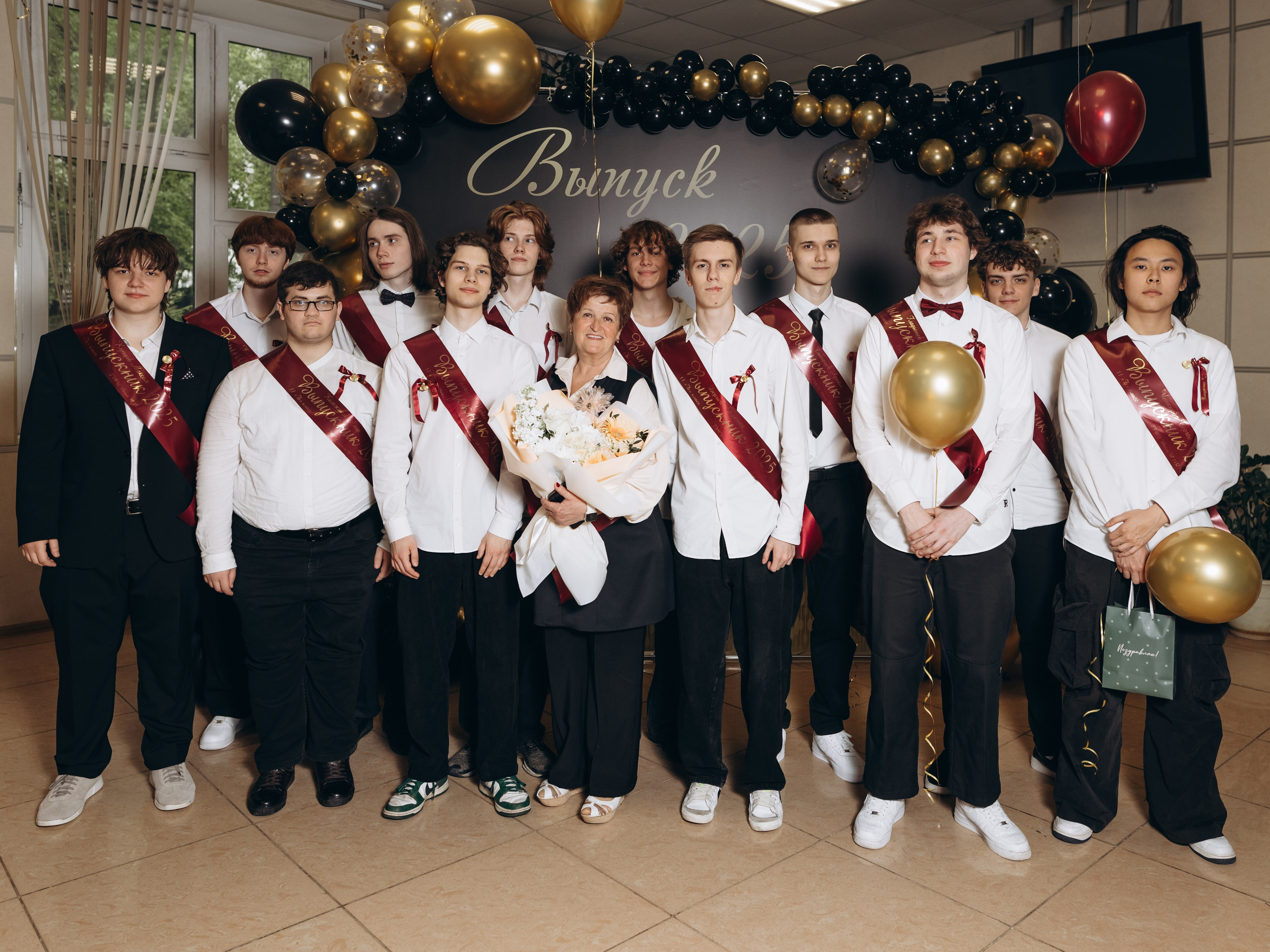 Последний звонок концерт+ фотозона. Фотограф Людмила Оюн