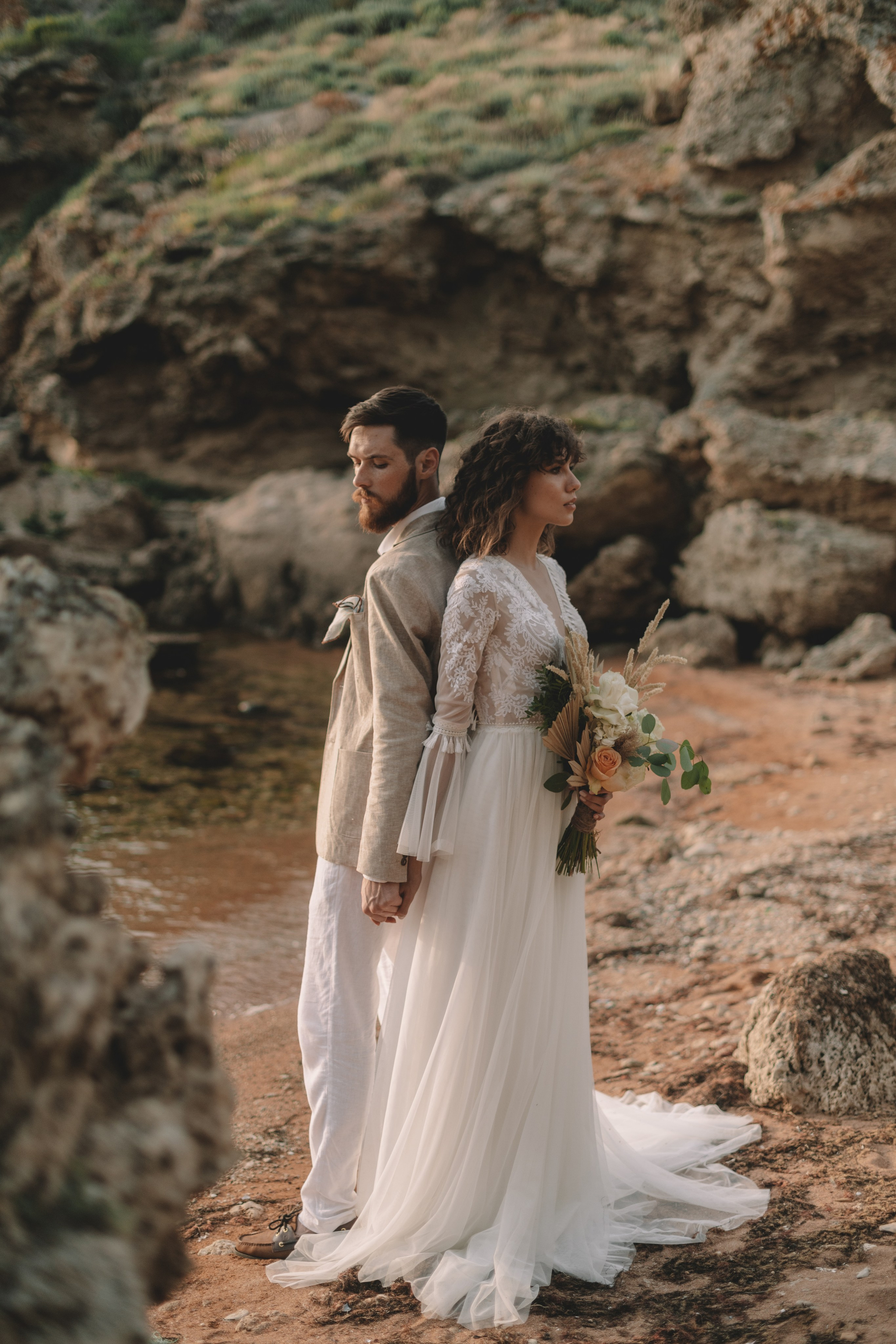 Свадебная фотосессия в Щелкино ,Бухта Космонавтов. Выездная церемония на берегу моря Крым. Свадебный и семейный фотограф и видеограф, Крым, Москва, Санкт -Петербург