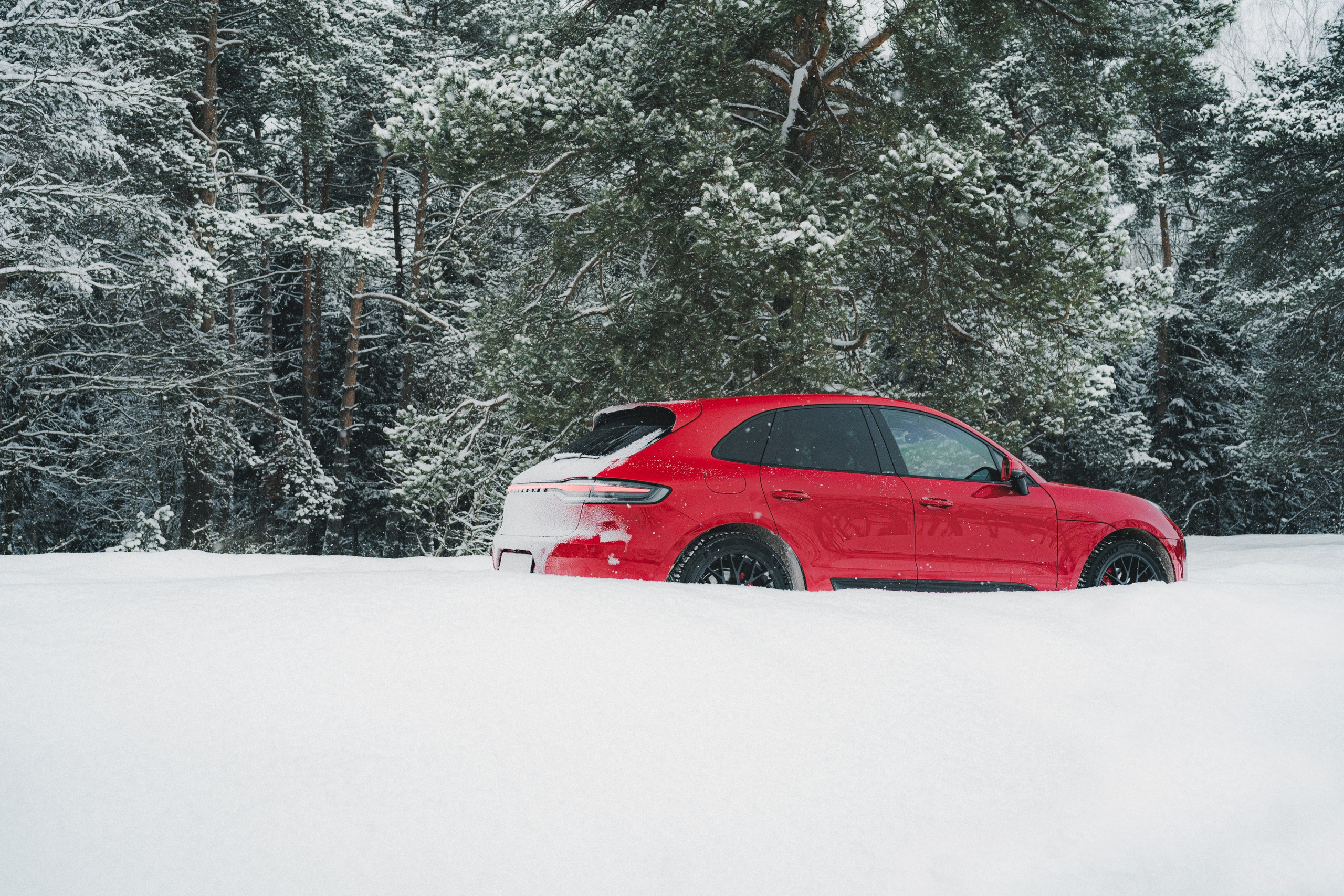Автомобильная фотосессия Porsche Macan GTS. Фотограф Илья К. в Москве