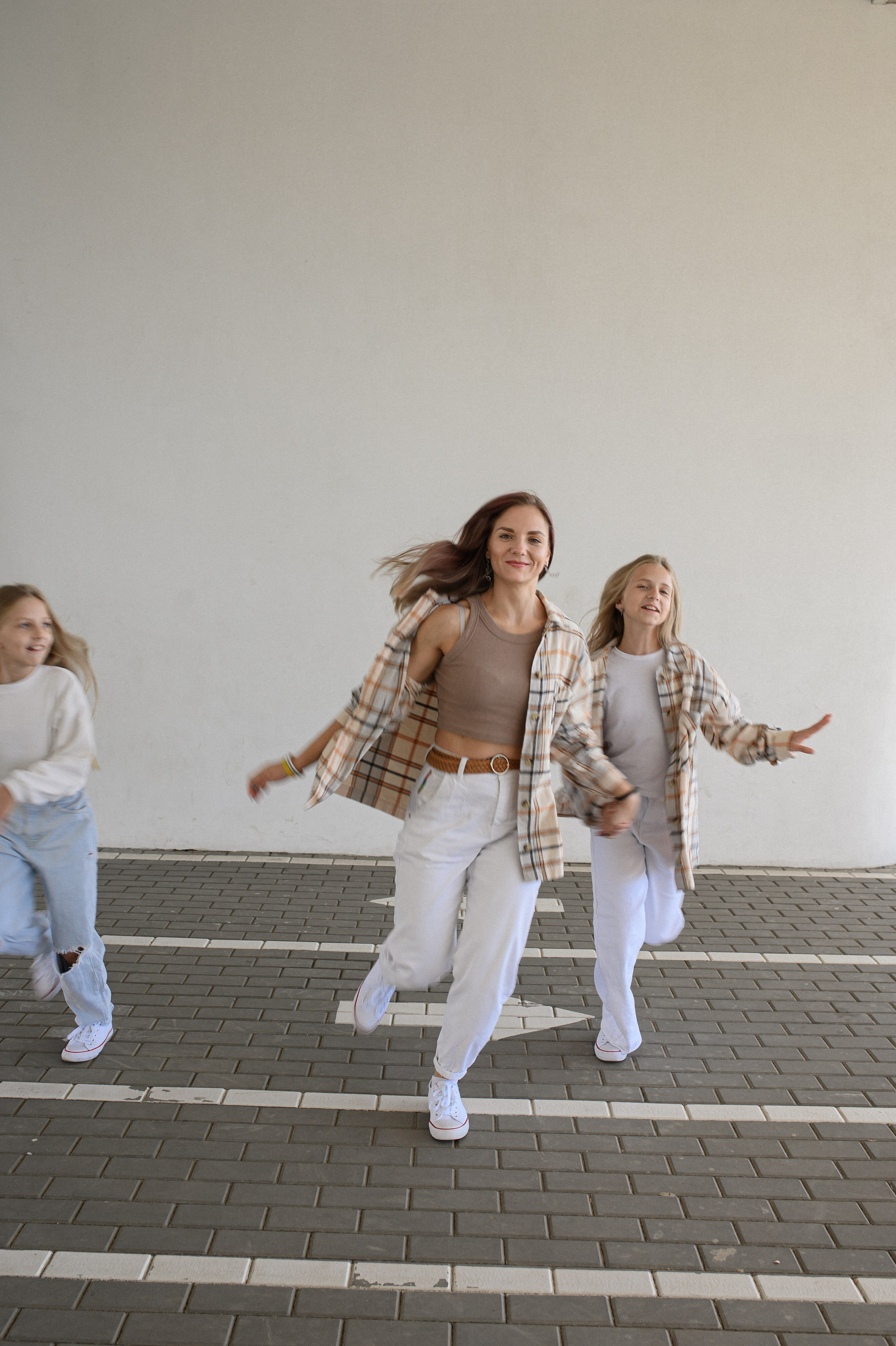 Марина и девочки. Www.ostermiller.ru