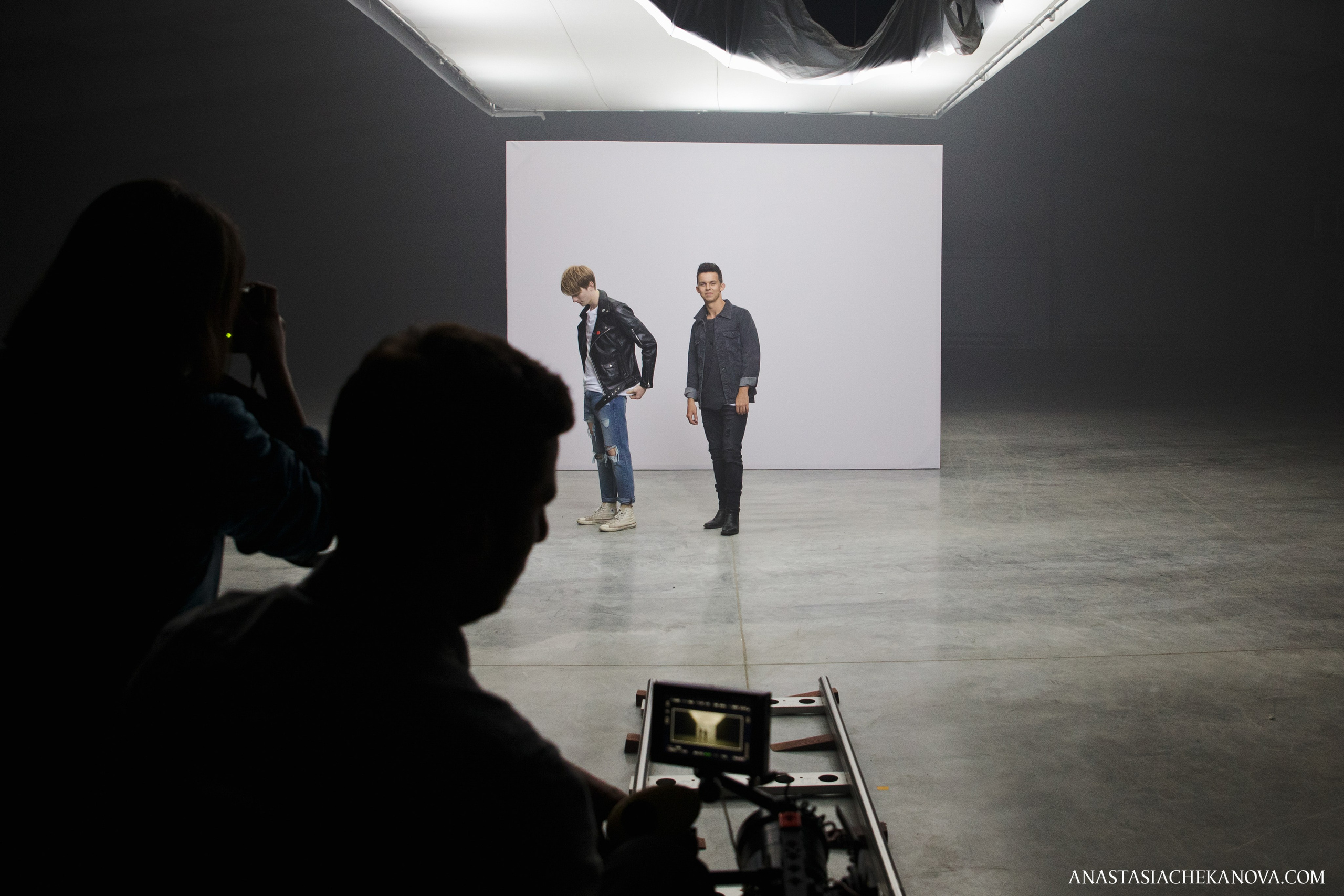 Backstage съемки клипа группы DVOE. Концертный и бурлеск фотограф Москва