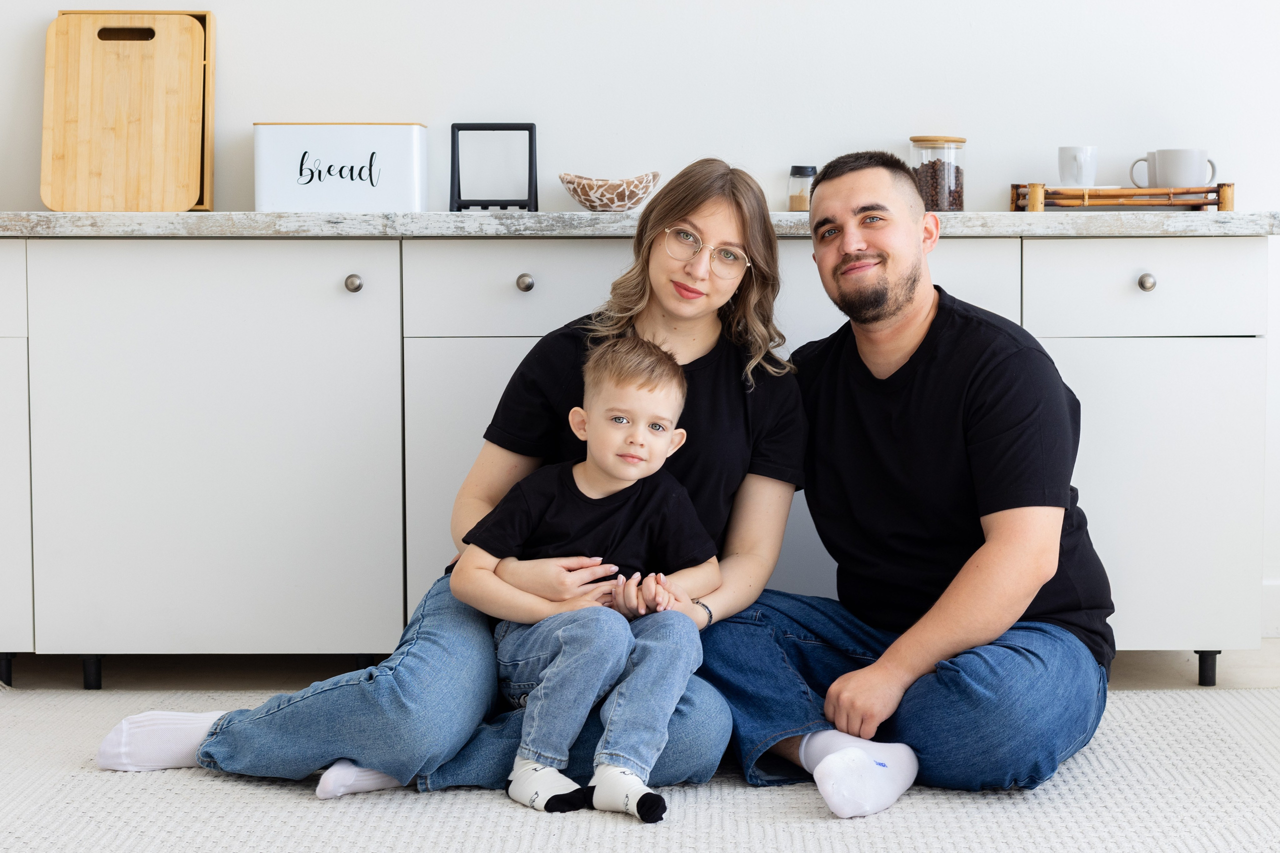 Семейная фотосессия в студии (Михаил, Крестина и Макар). Женский фотограф в Орске Новотроицке Динара Долганова