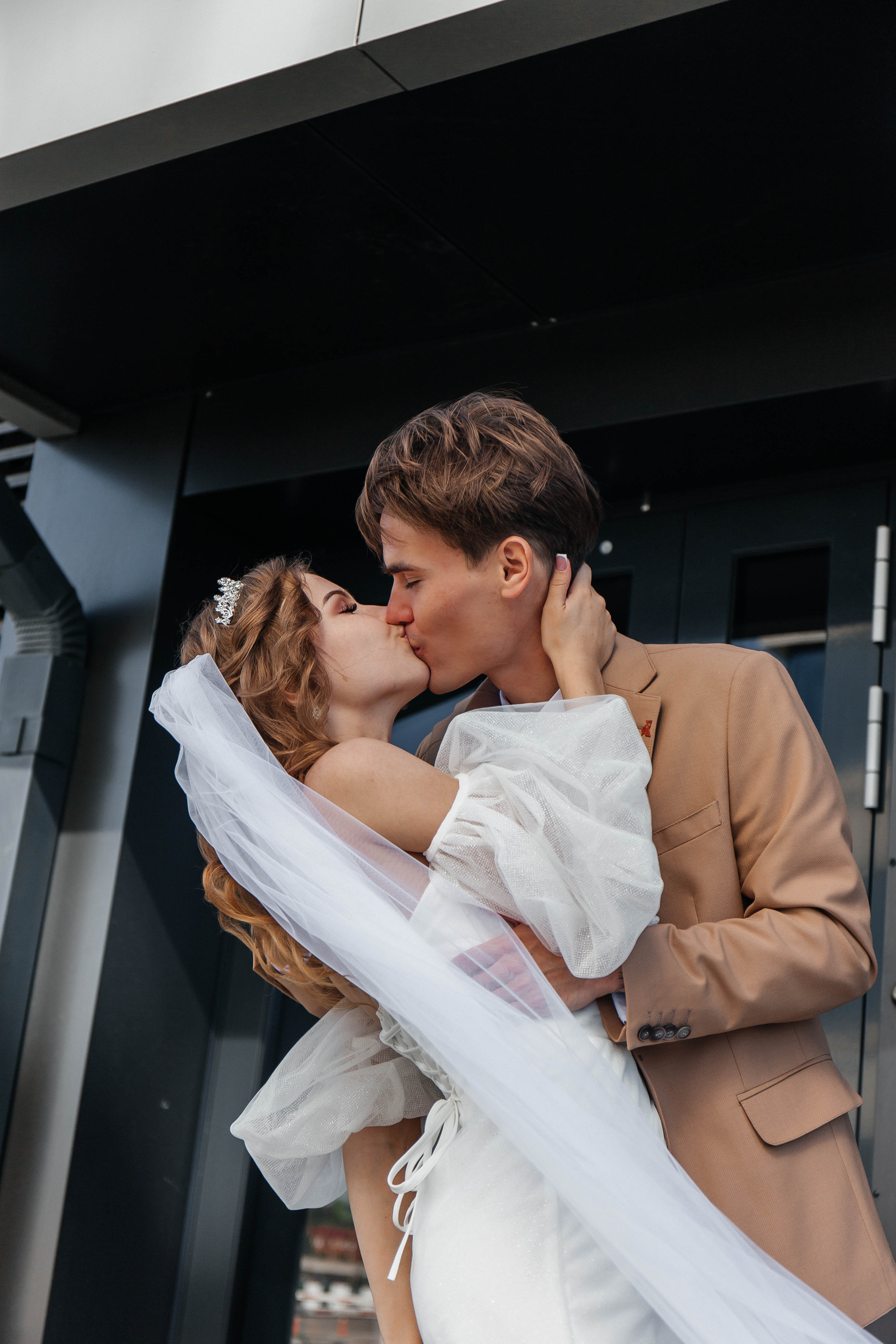 Город. Для тех, кто не ждёт удачи, а создаёт её. Каждая фотосессия — это твой момент, твой стиль, твой успех. 📸