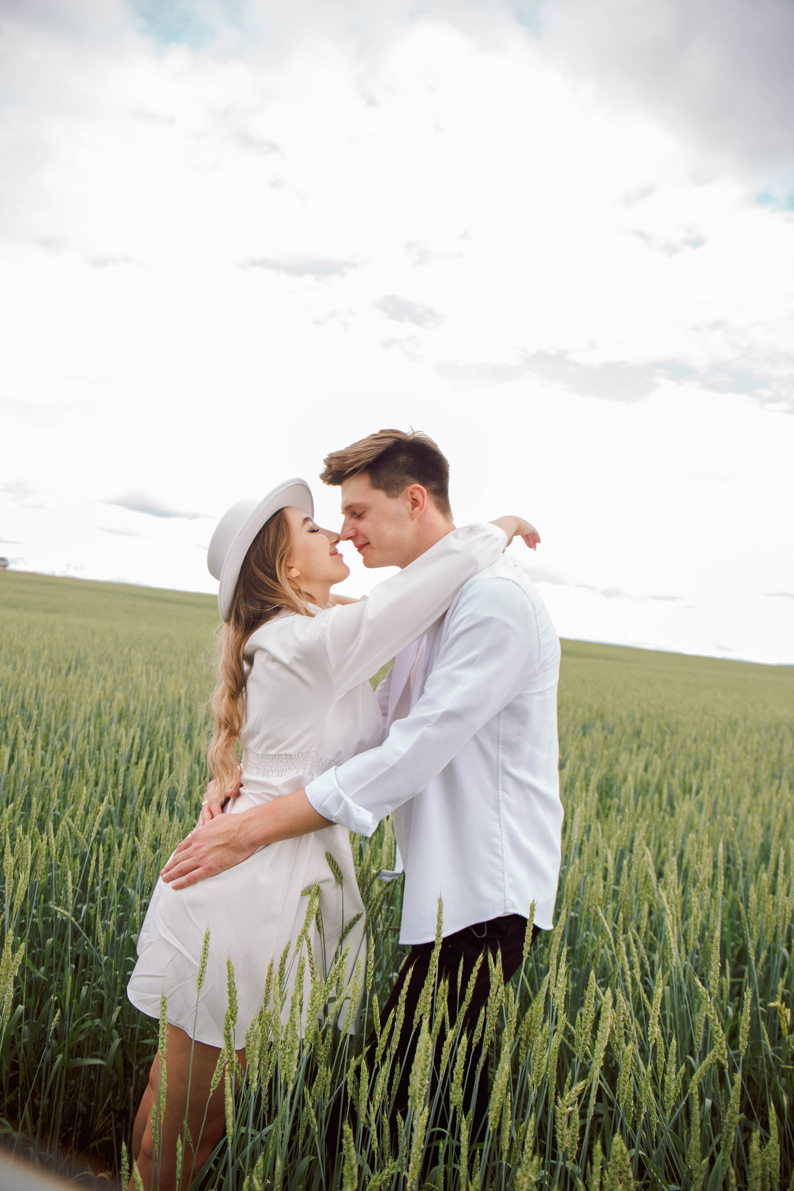 Лето в поле. Для тех, кто не ждёт удачи, а создаёт её. Каждая фотосессия — это твой момент, твой стиль, твой успех. 📸