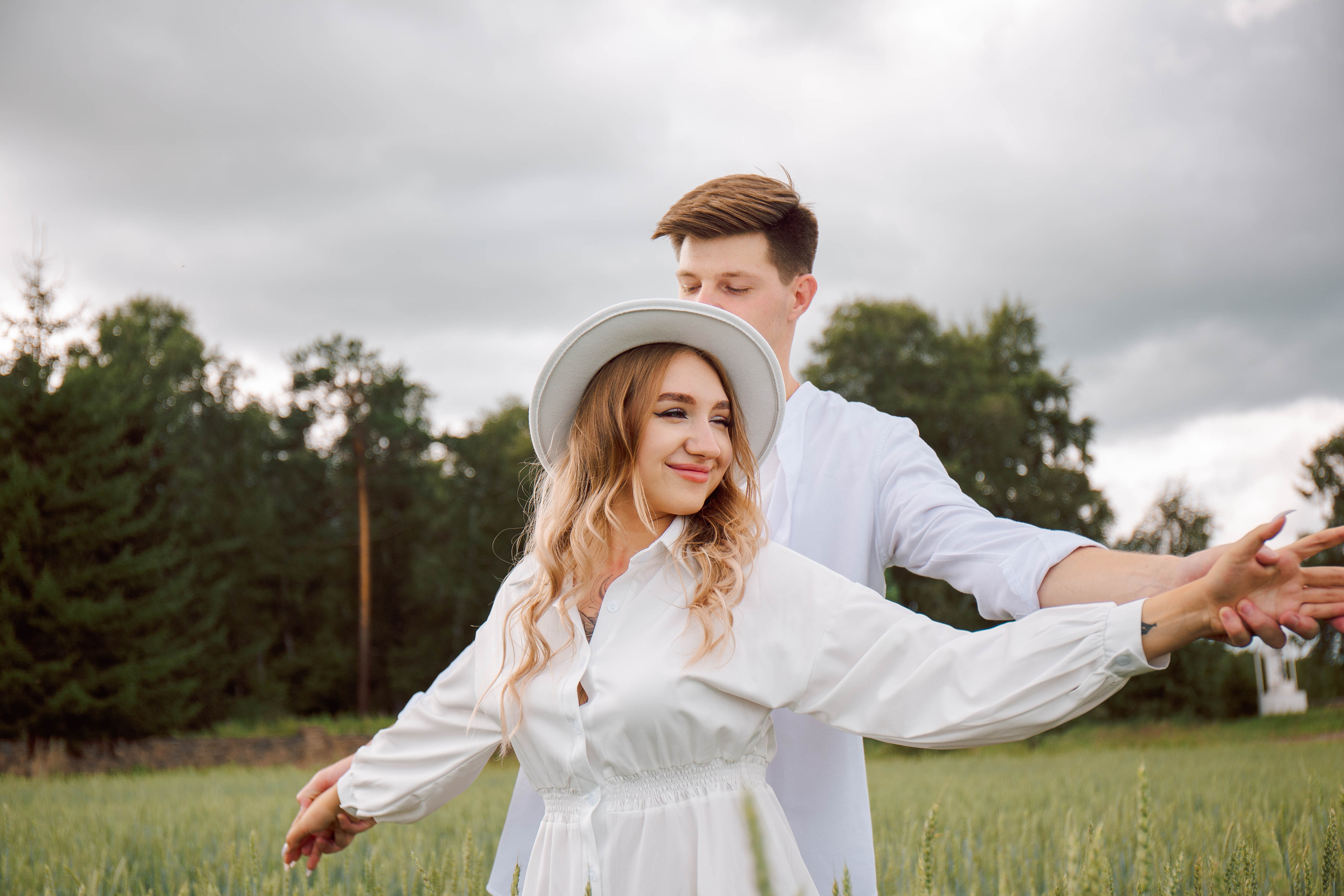 Лето в поле. Для тех, кто не ждёт удачи, а создаёт её. Каждая фотосессия — это твой момент, твой стиль, твой успех. 📸