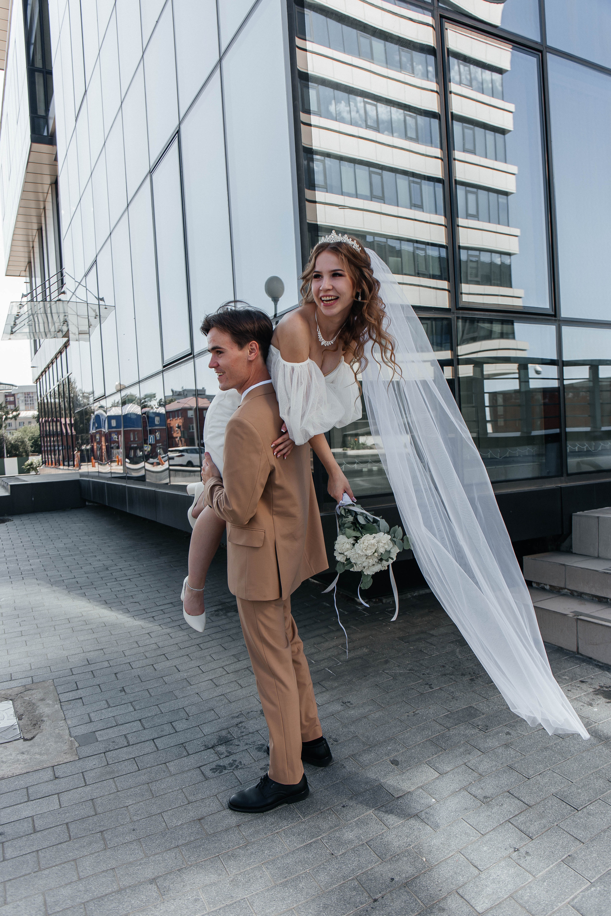 Город. Для тех, кто не ждёт удачи, а создаёт её. Каждая фотосессия — это твой момент, твой стиль, твой успех. 📸