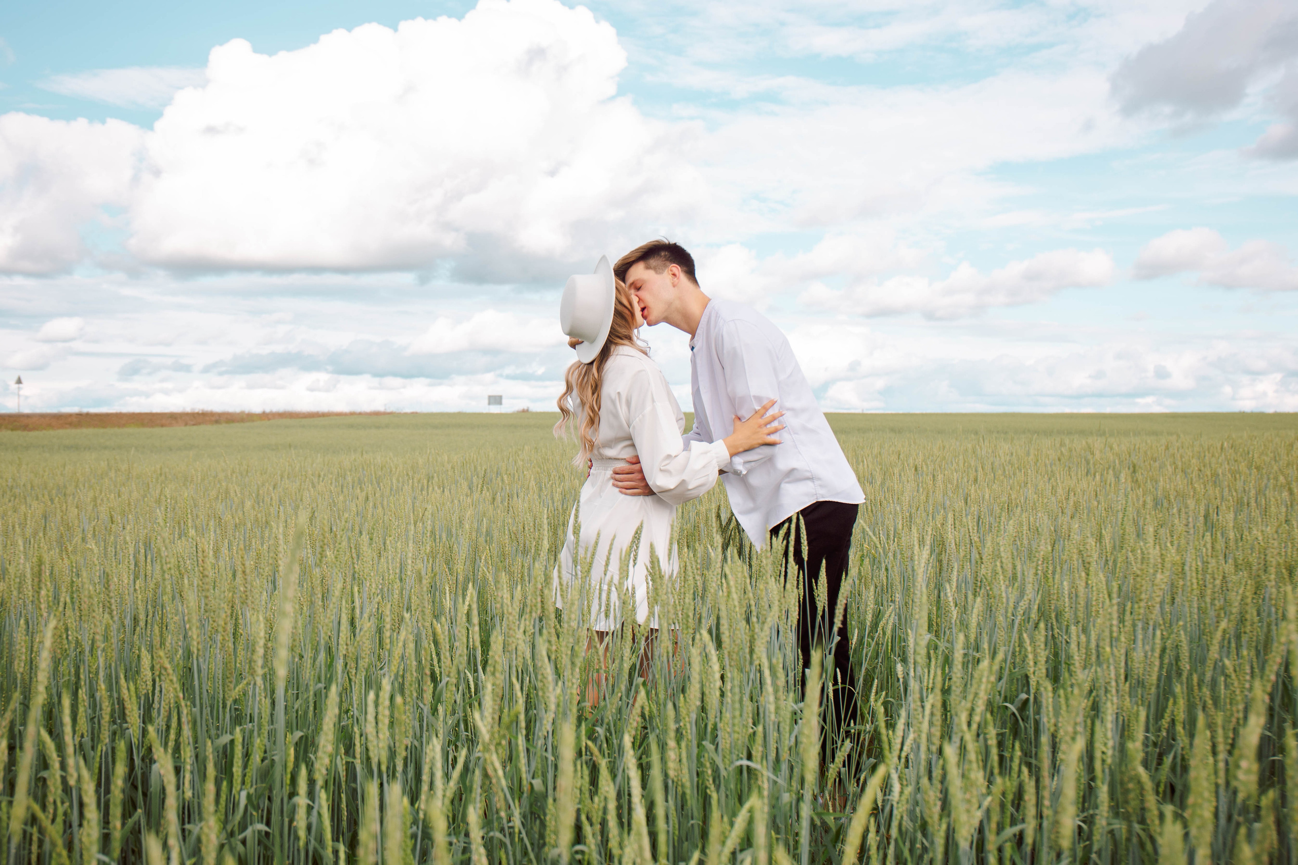 Лето в поле. Для тех, кто не ждёт удачи, а создаёт её. Каждая фотосессия — это твой момент, твой стиль, твой успех. 📸