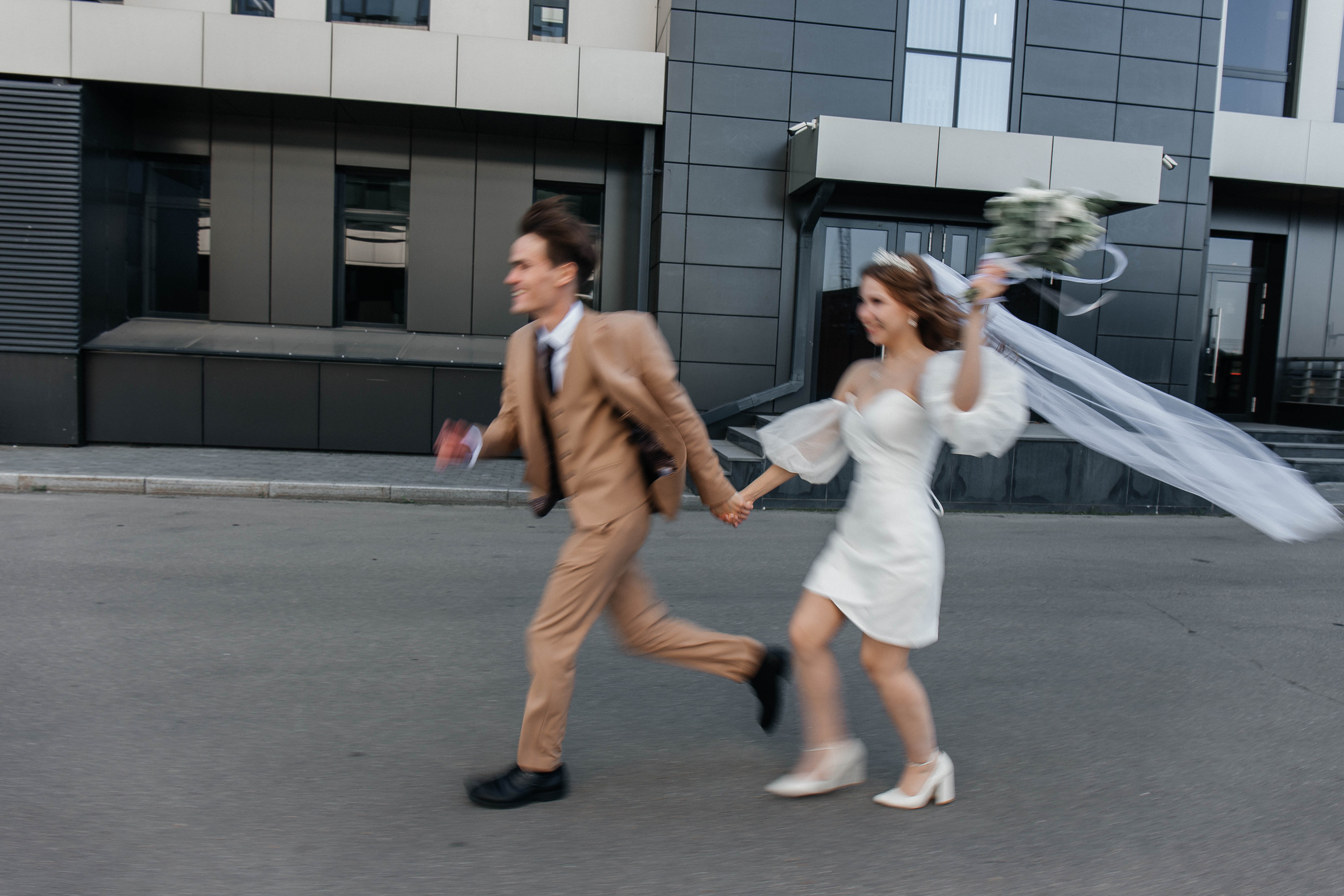 Город. Для тех, кто не ждёт удачи, а создаёт её. Каждая фотосессия — это твой момент, твой стиль, твой успех. 📸