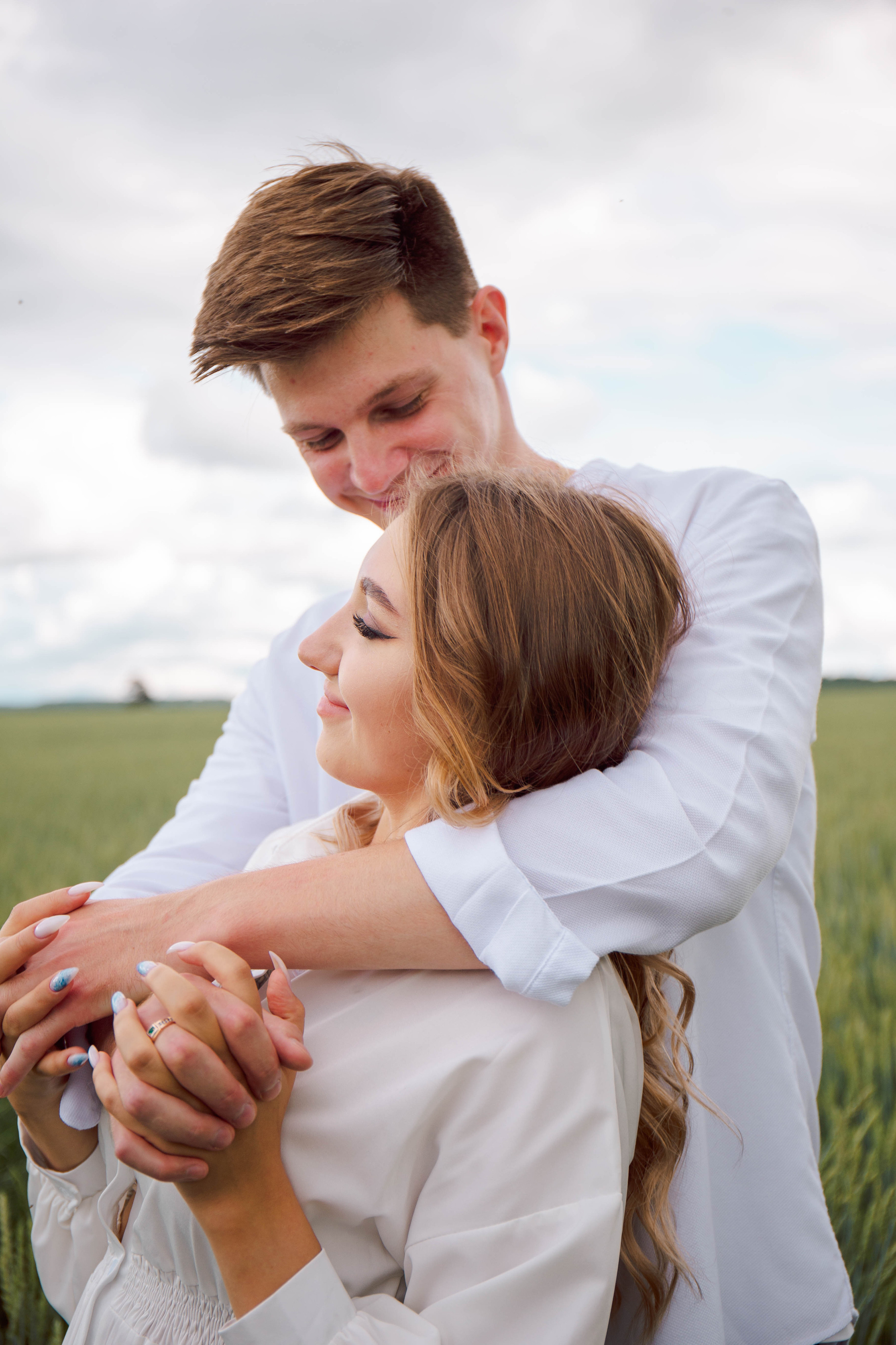 Лето в поле. Для тех, кто не ждёт удачи, а создаёт её. Каждая фотосессия — это твой момент, твой стиль, твой успех. 📸