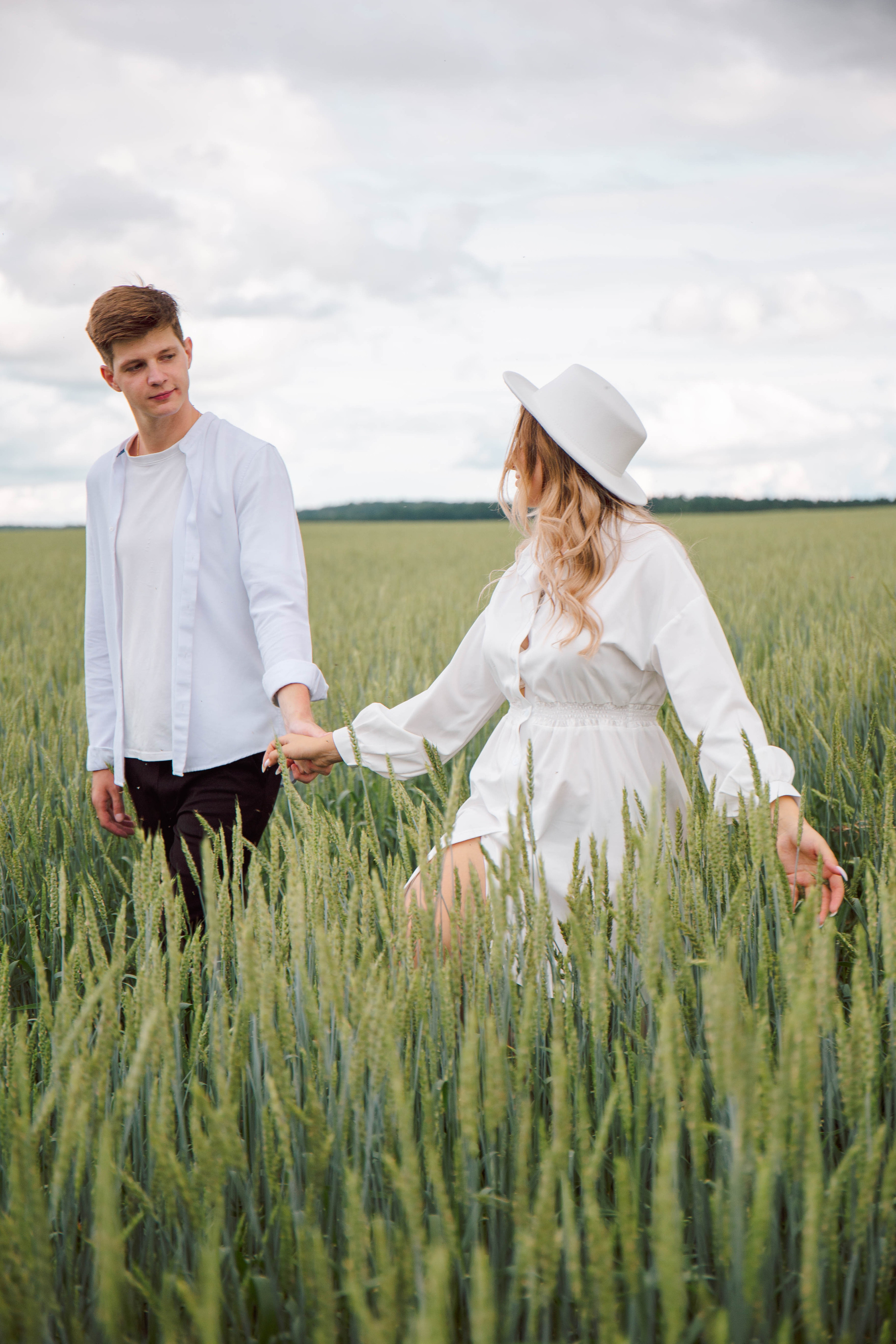Лето в поле. Для тех, кто не ждёт удачи, а создаёт её. Каждая фотосессия — это твой момент, твой стиль, твой успех. 📸