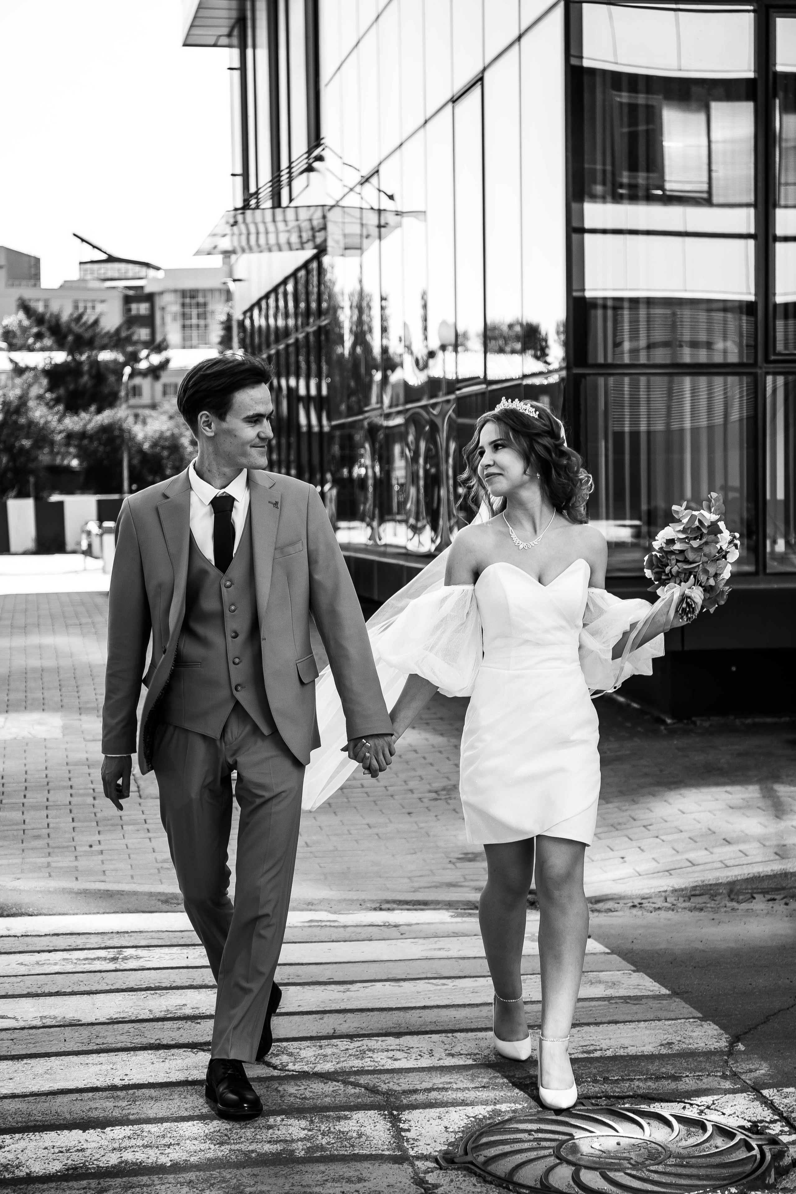 Город. Для тех, кто не ждёт удачи, а создаёт её. Каждая фотосессия — это твой момент, твой стиль, твой успех. 📸