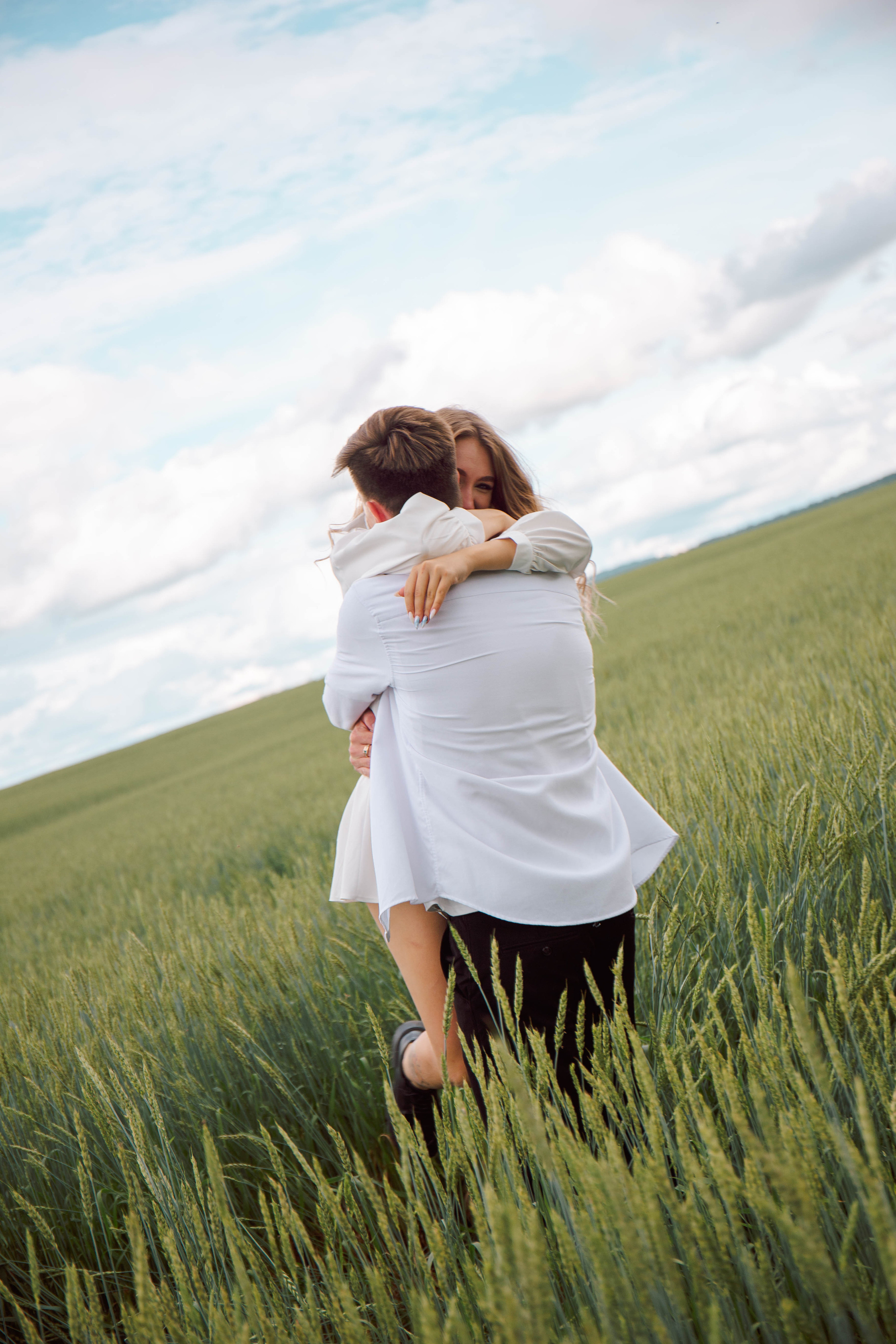 Лето в поле. Для тех, кто не ждёт удачи, а создаёт её. Каждая фотосессия — это твой момент, твой стиль, твой успех. 📸