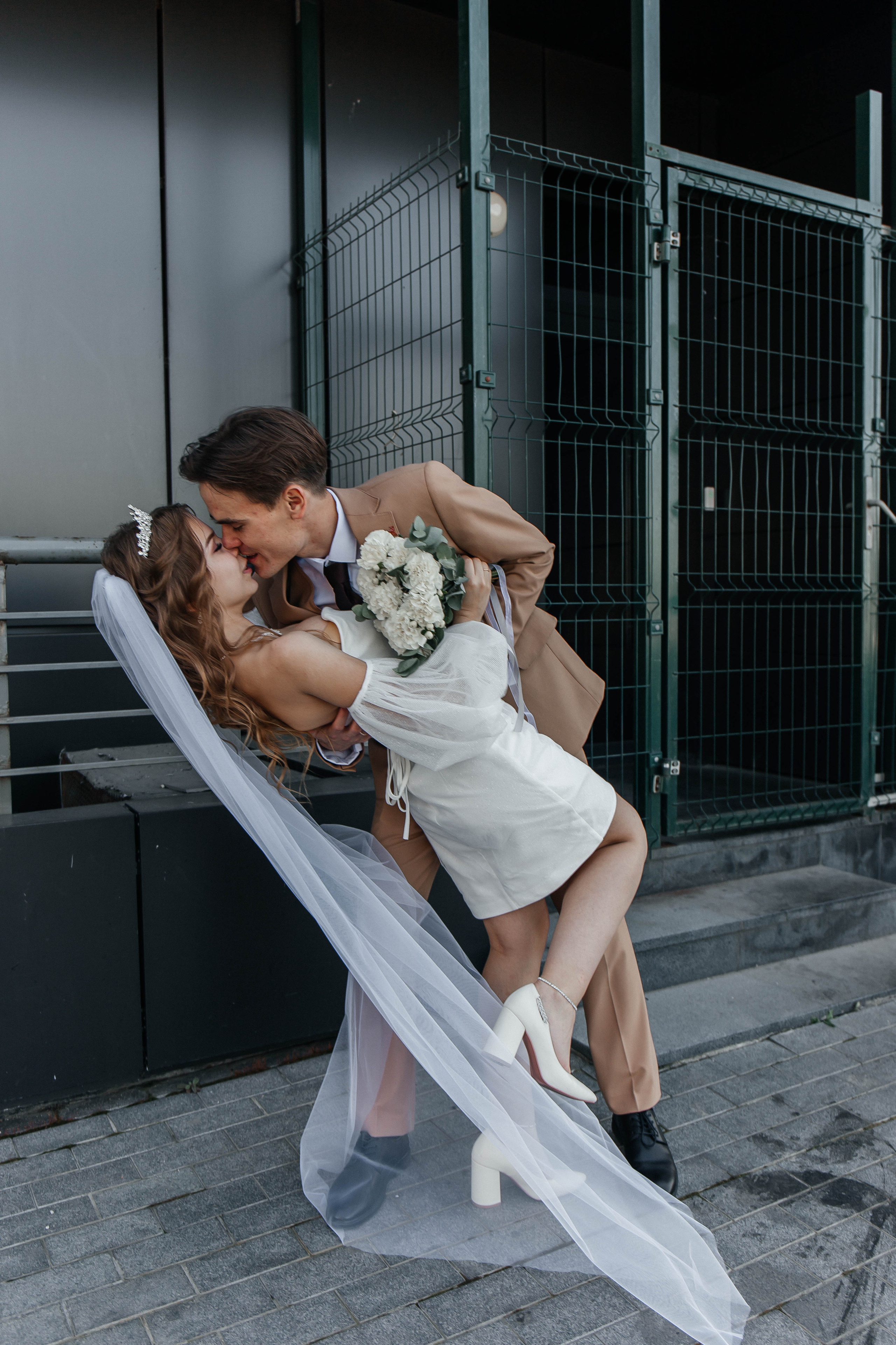 Город. Для тех, кто не ждёт удачи, а создаёт её. Каждая фотосессия — это твой момент, твой стиль, твой успех. 📸