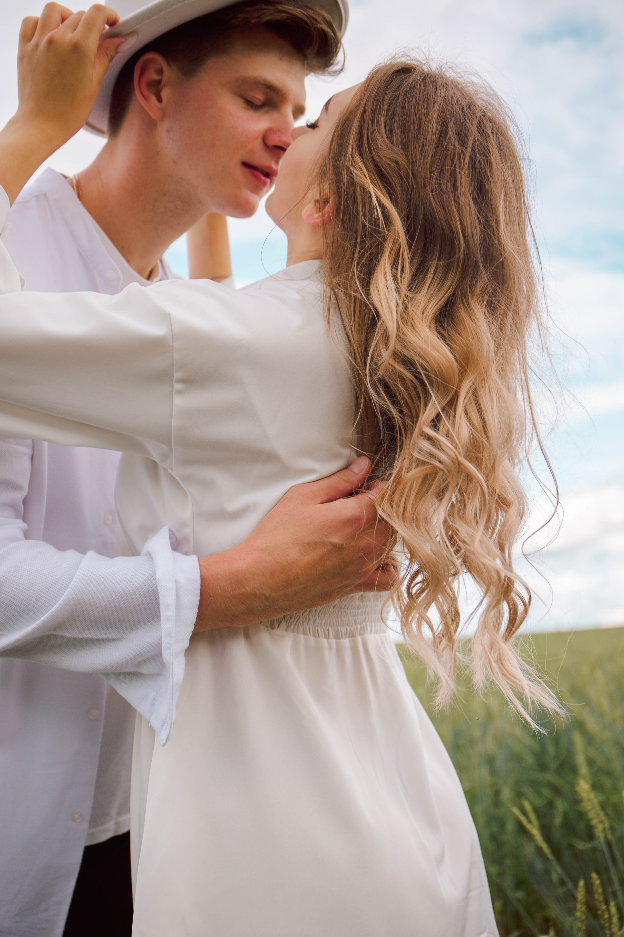 Лето в поле. Для тех, кто не ждёт удачи, а создаёт её. Каждая фотосессия — это твой момент, твой стиль, твой успех. 📸