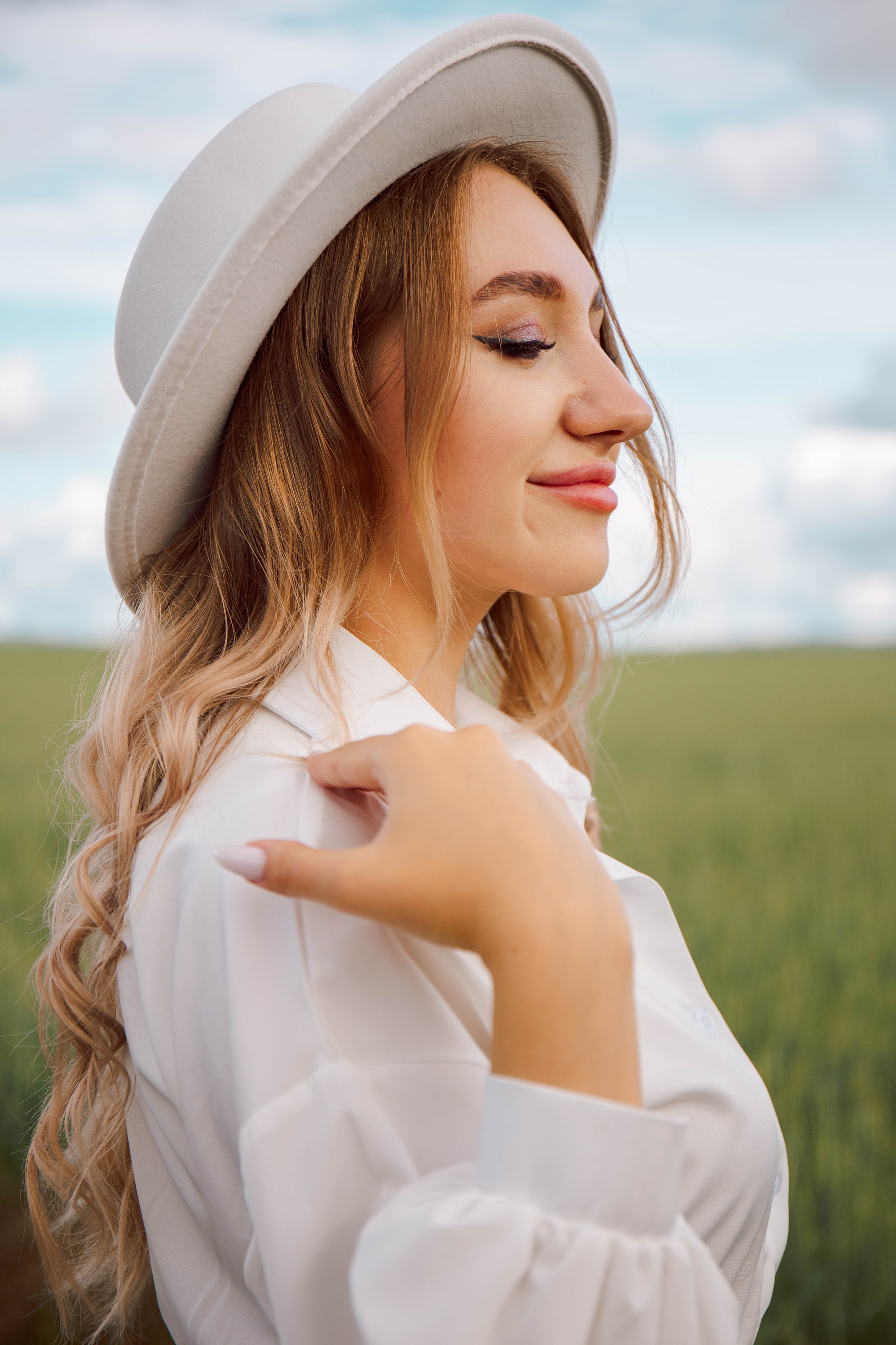 Лето в поле. Для тех, кто не ждёт удачи, а создаёт её. Каждая фотосессия — это твой момент, твой стиль, твой успех. 📸