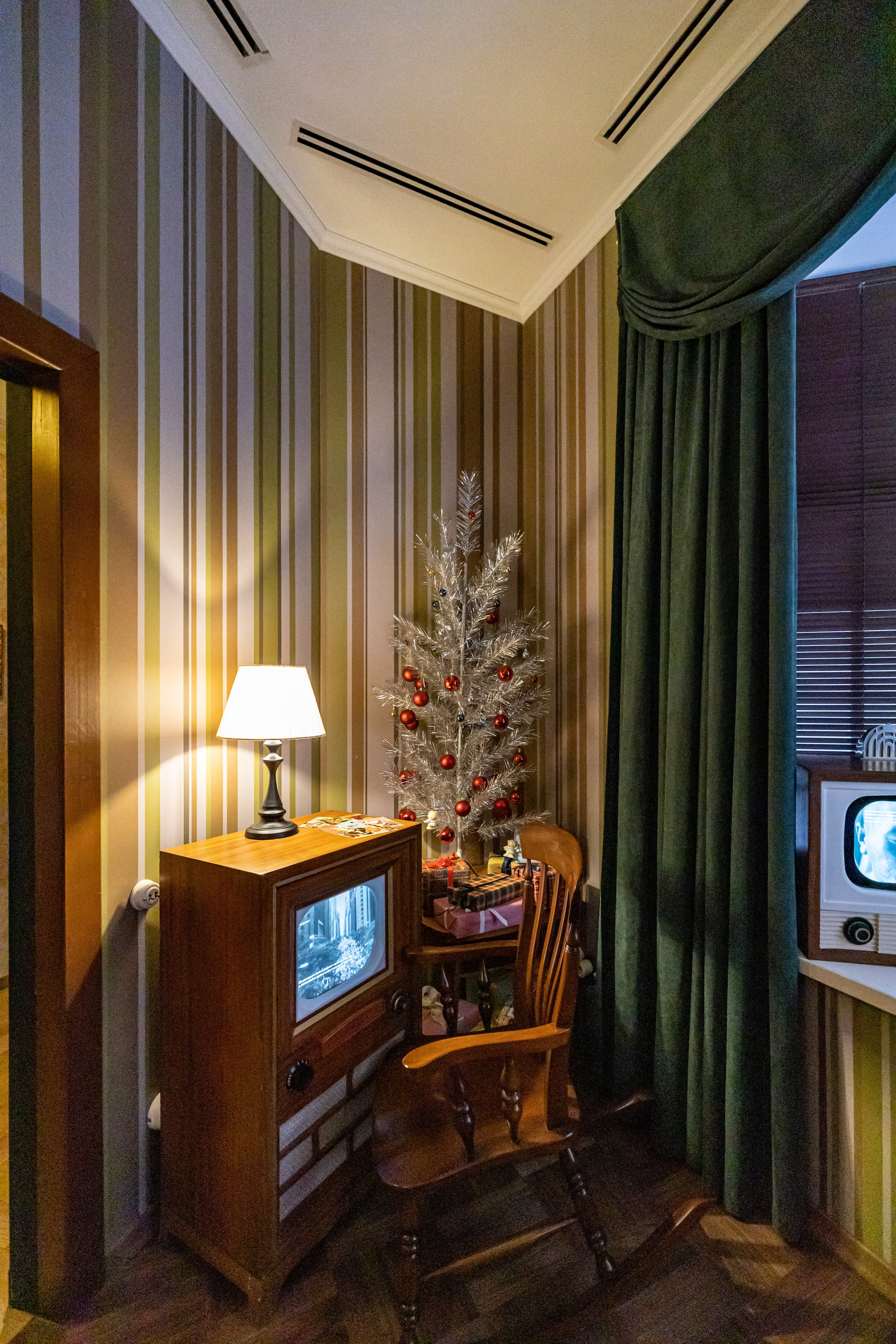 Выставка в павильоне АТОМ. Фотографирую жизнь! Московский фотограф волонтер