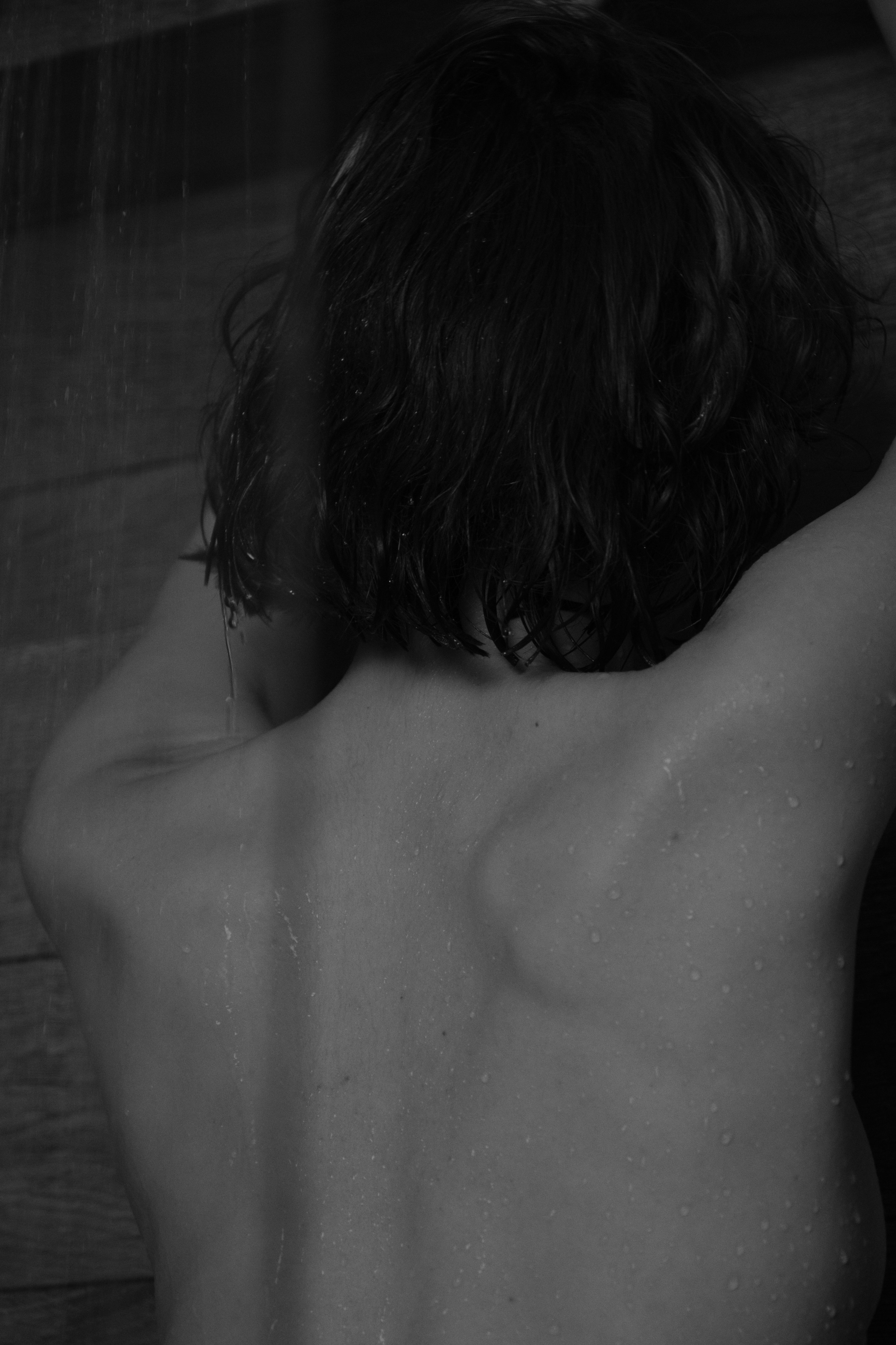 Спина девушки в душе эстетика черно-белое фото эстетика Саратов