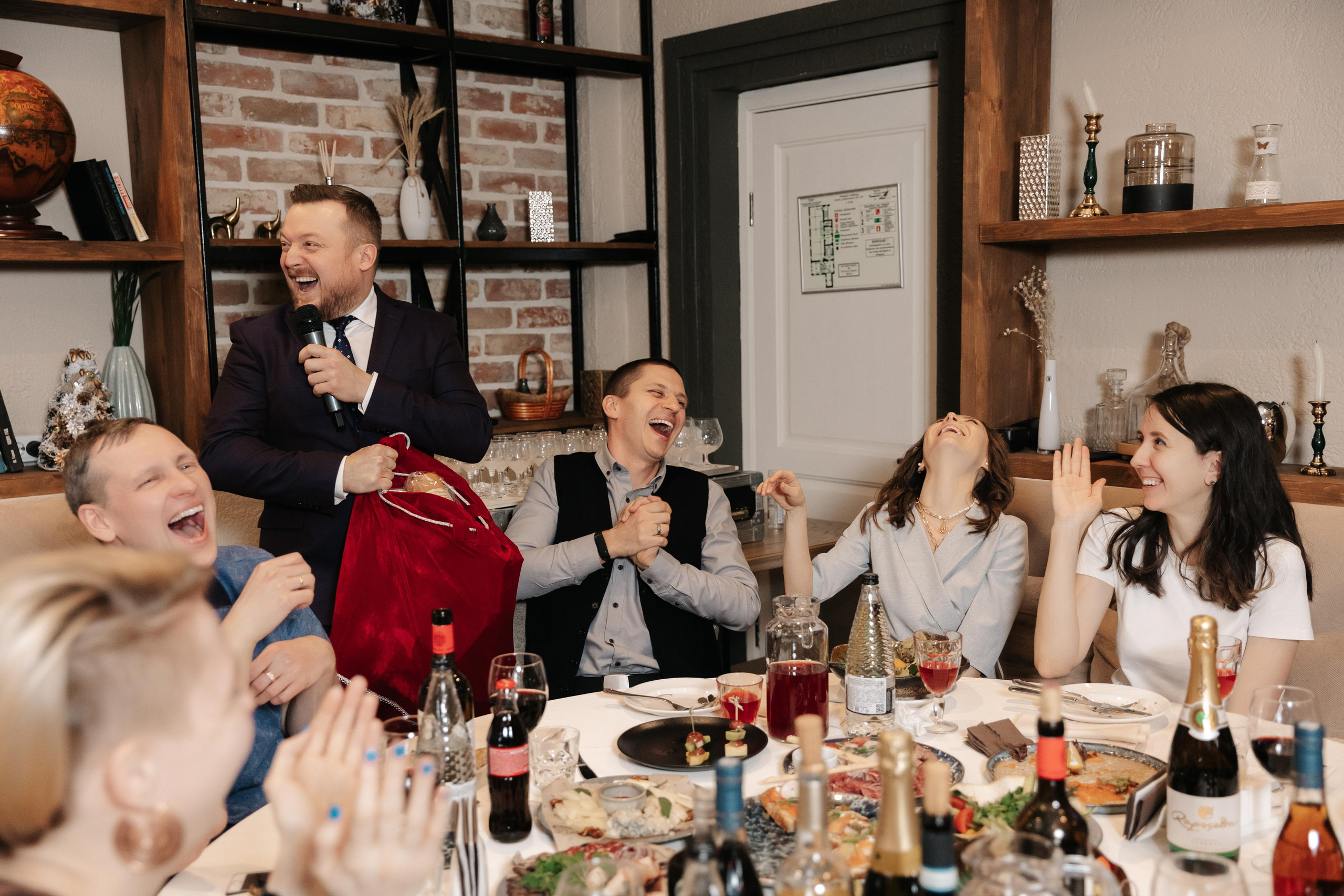 Фото ведущего Сергея Рябинина. Фотографии со свадеб, корпоративов, юби. Ведущий на свадьбу, корпоратив и юбилей в Москве Сергей Рябинин