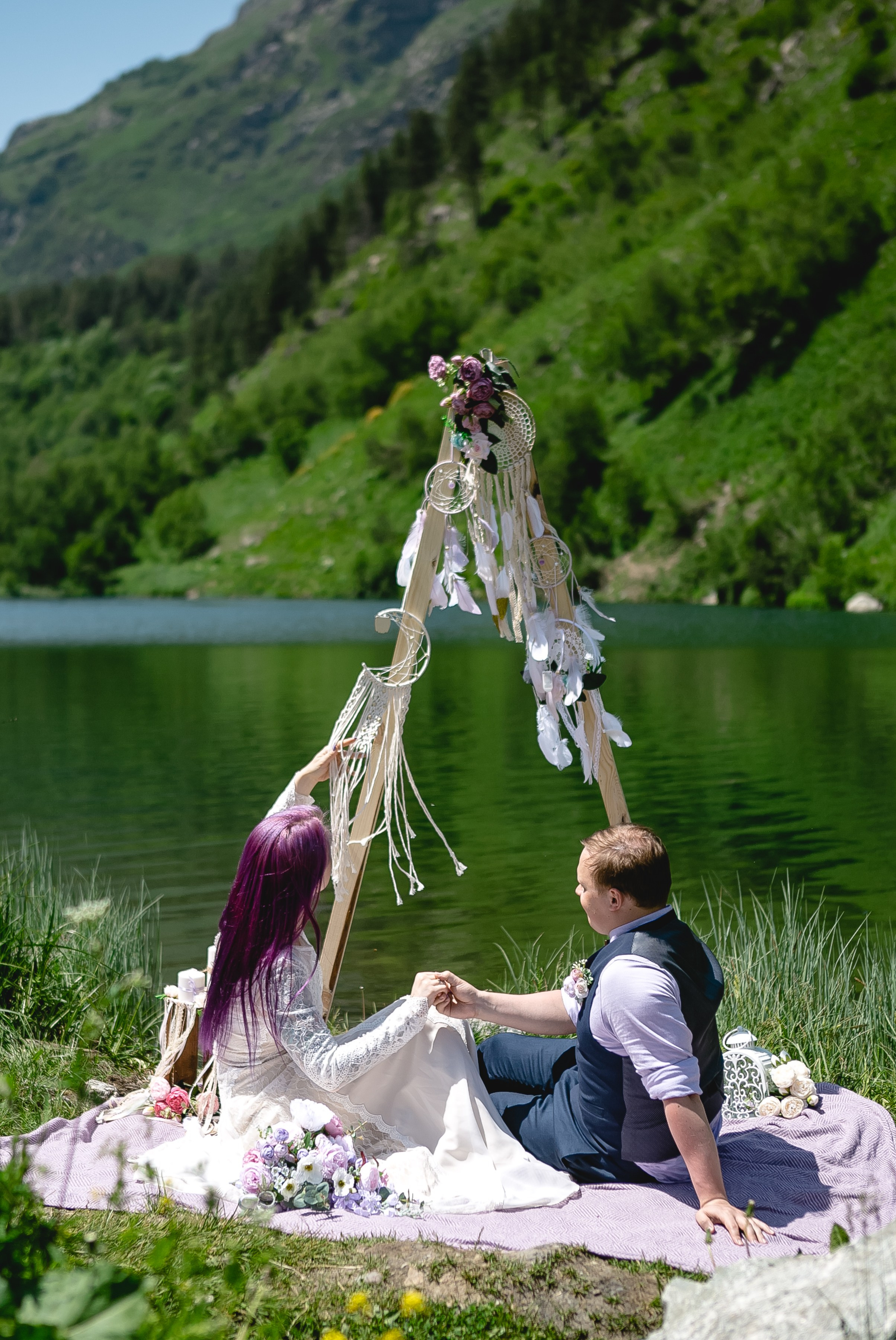 Невеста и жених на фоне панорамы Невинномысска - лучший свадебный фотограф региона