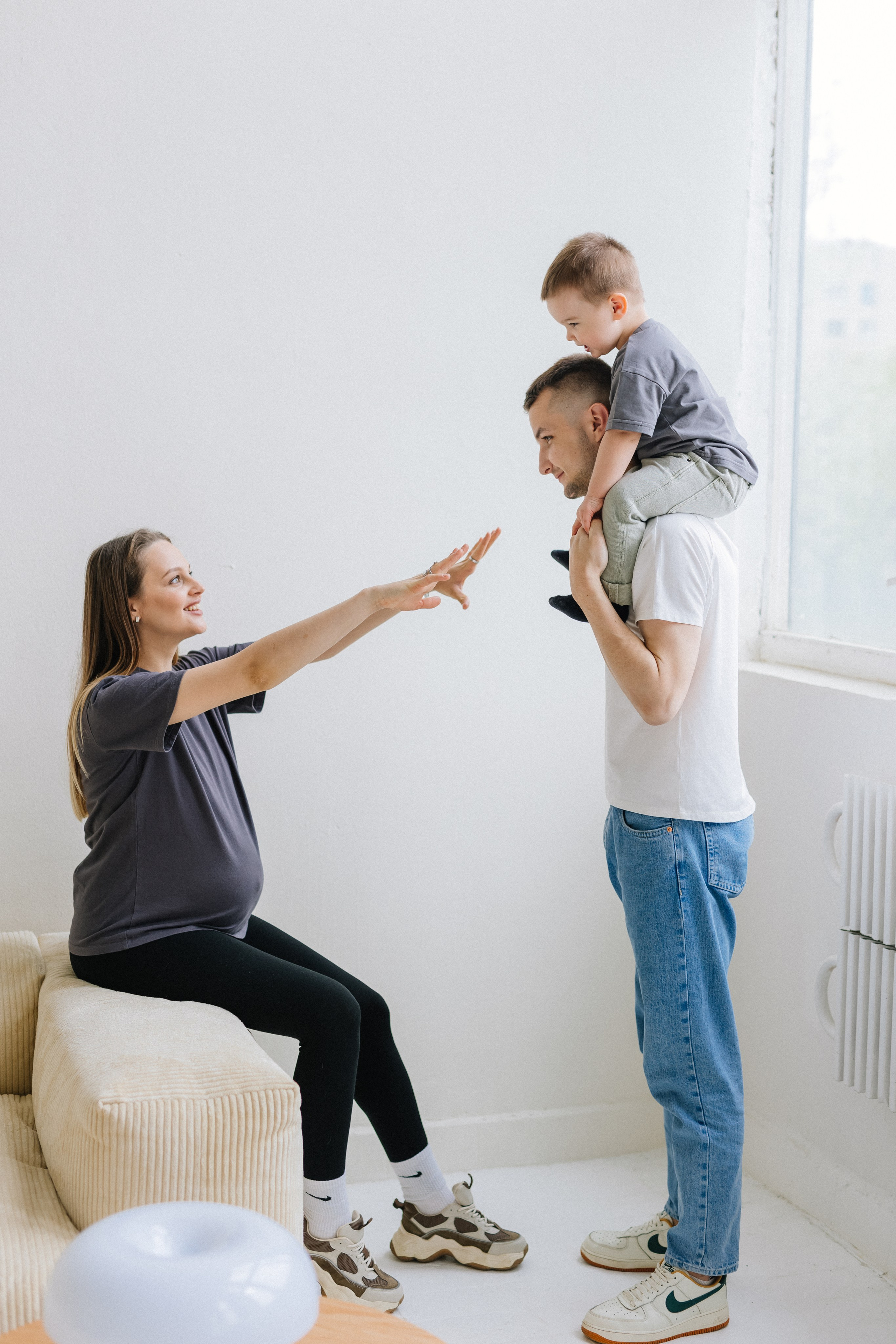 Беременность в интерьерном зале. Семейный фотограф Обнинск
