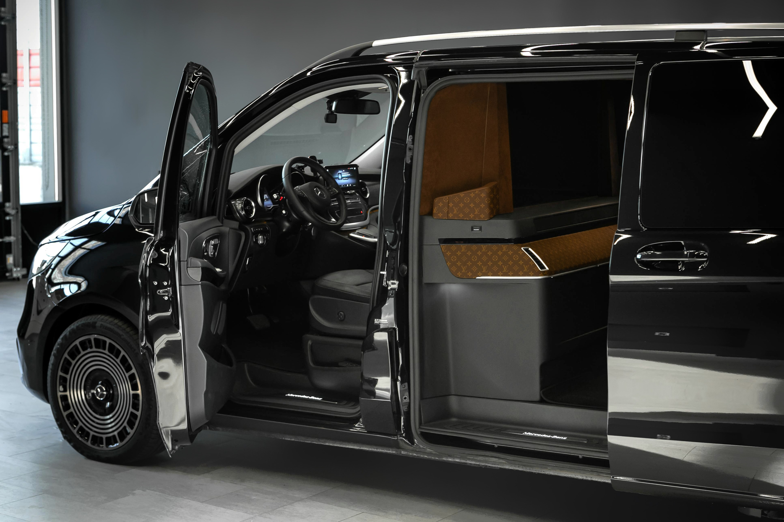 Фотосъемка V-class louis Vuitton в Москве. Фотограф | Михаил Буш Смоленск