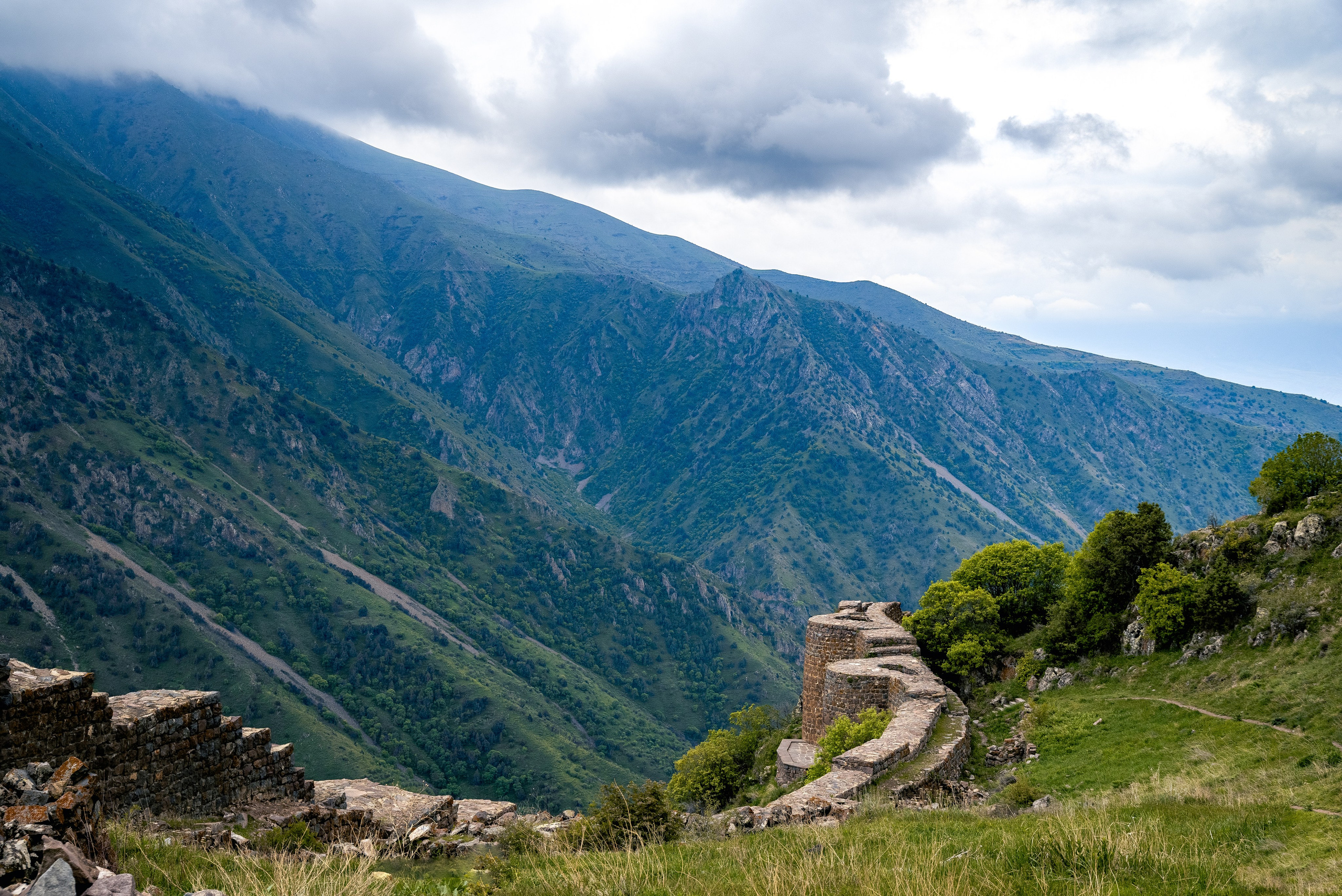 Крепость в горах Армении