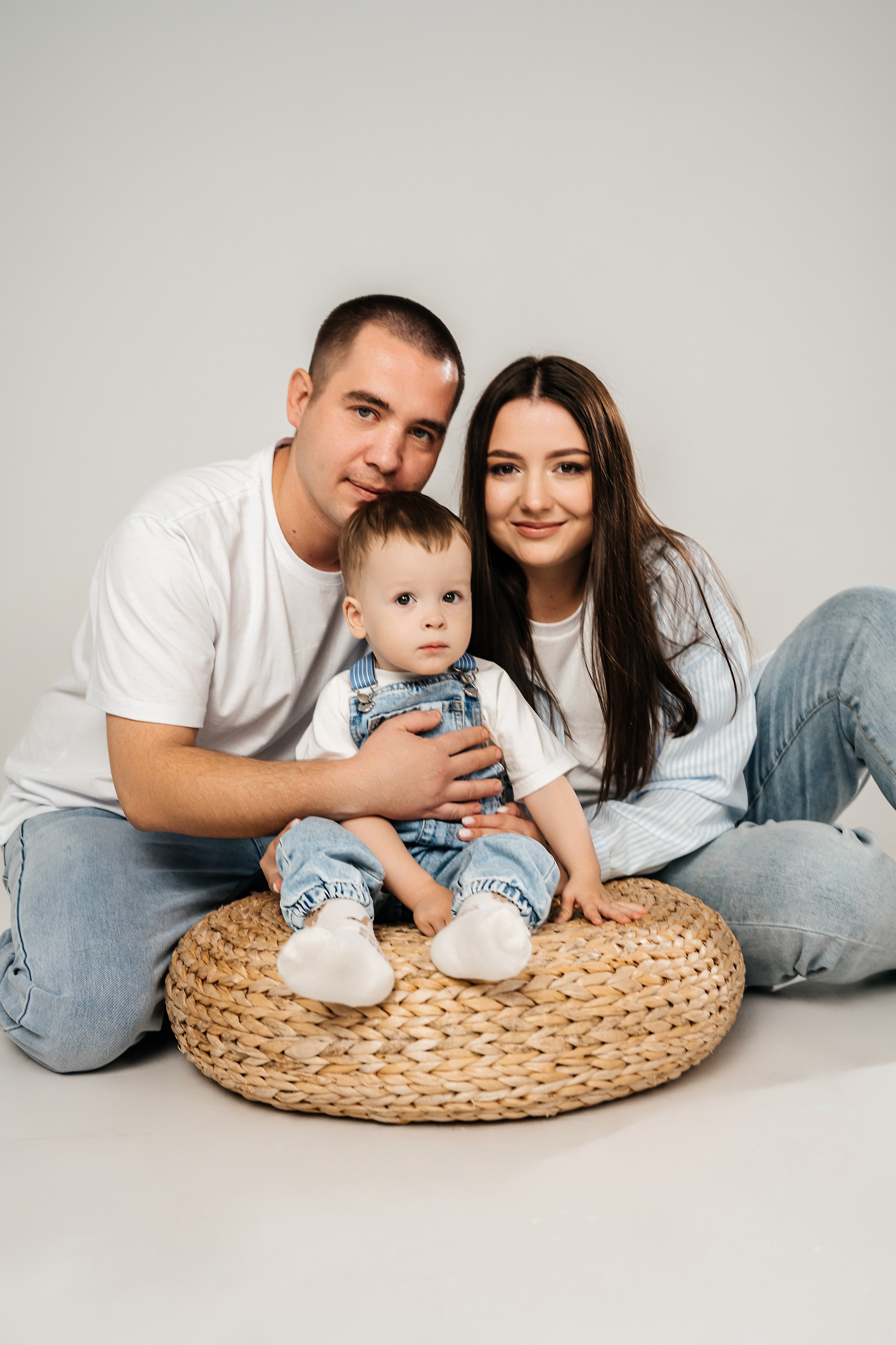 Семейная фотосессия в студии. Фотограф в Каменске-Шахтинском Ольга Сагал