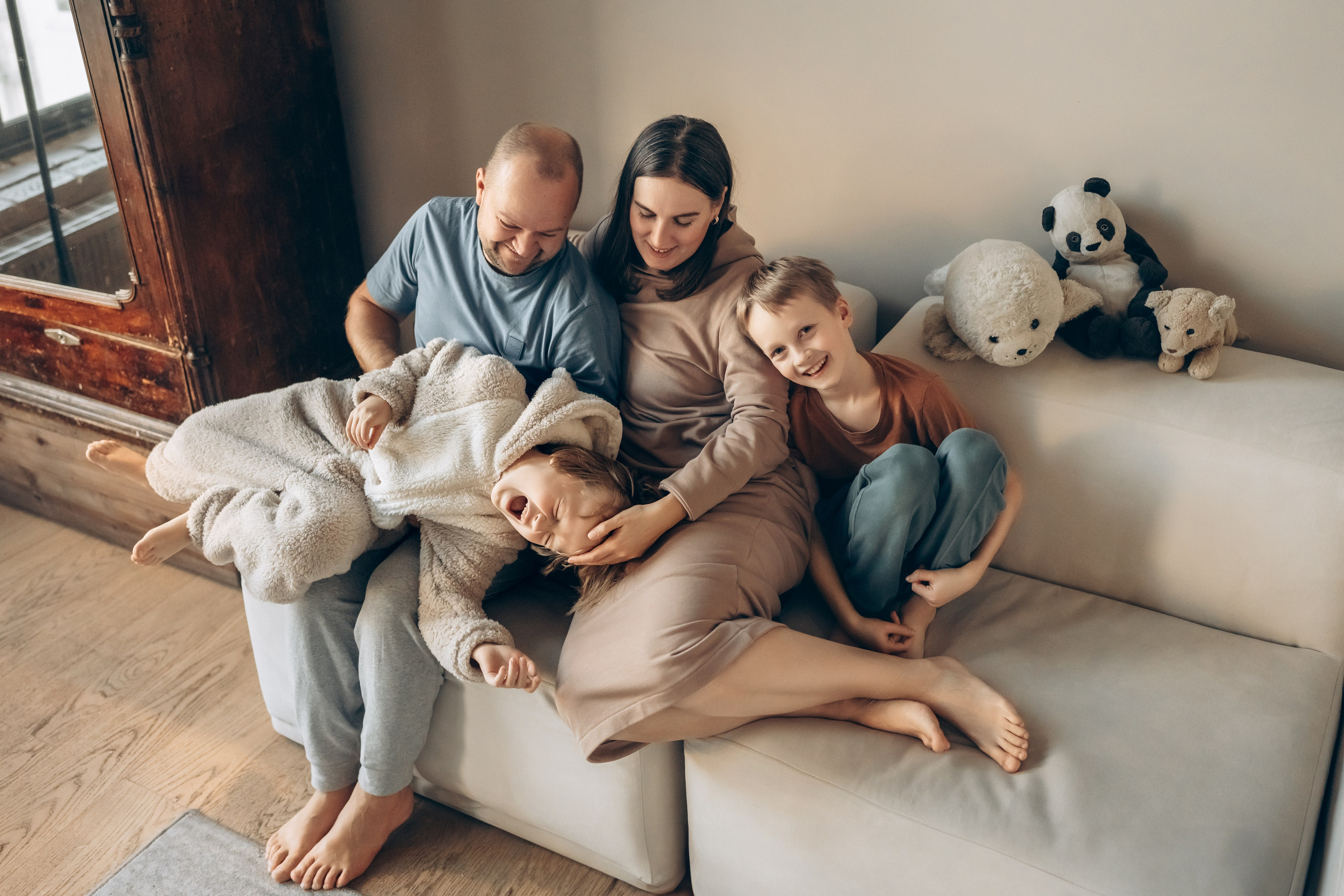 Семейная фотосессия в студии. Детский, семейный и ньюборн фотограф в Москве Юлия Шуарт
