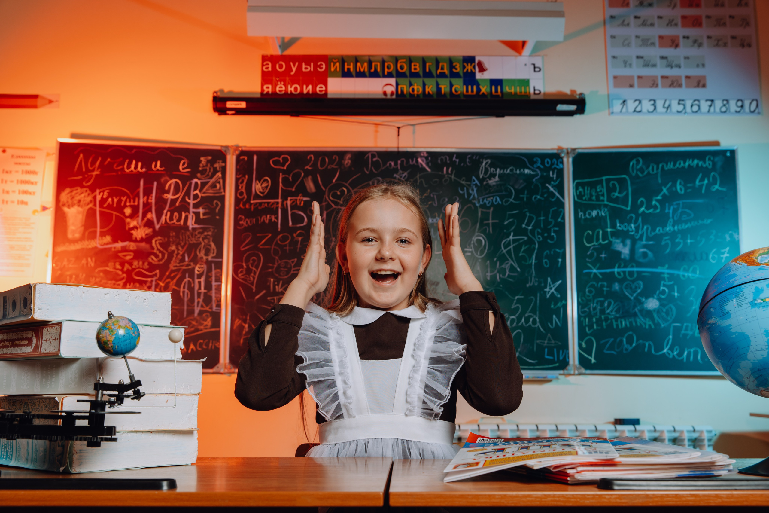 Школьные альбомы в Чернянке. Фотограф Максим Никонов