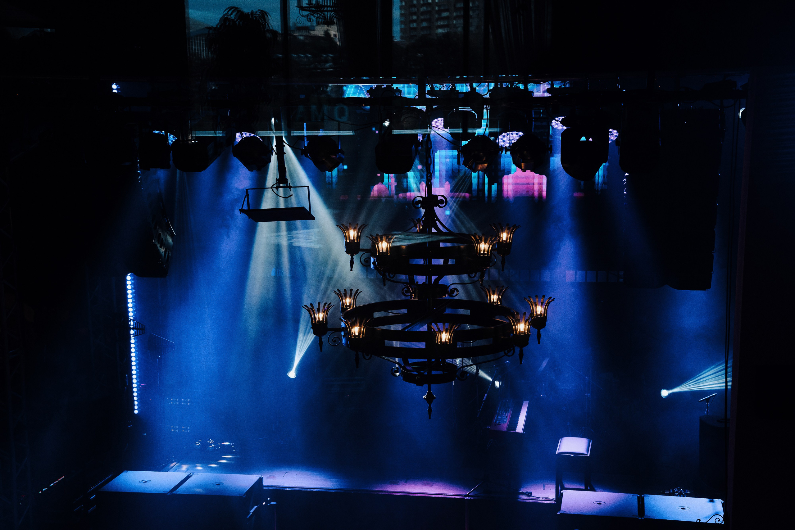 20 ЛЕТ МЕГАПОЛИС ЧЕЛЯБИНСК ХЕДЛАЙНЕР ЕЛКА. Репортажный фотограф Зуев Роман г. Челябинск