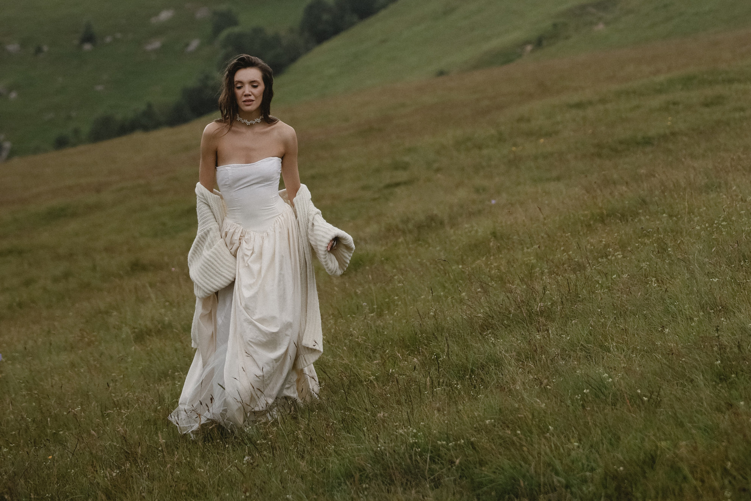 Утро невесты в глэмпинге свадебная фотосессия на Джилы-Су Приэльбрусье. Свадебный, репортажный и портретный фотограф Сочи, Краснодар. Александра Зайцева