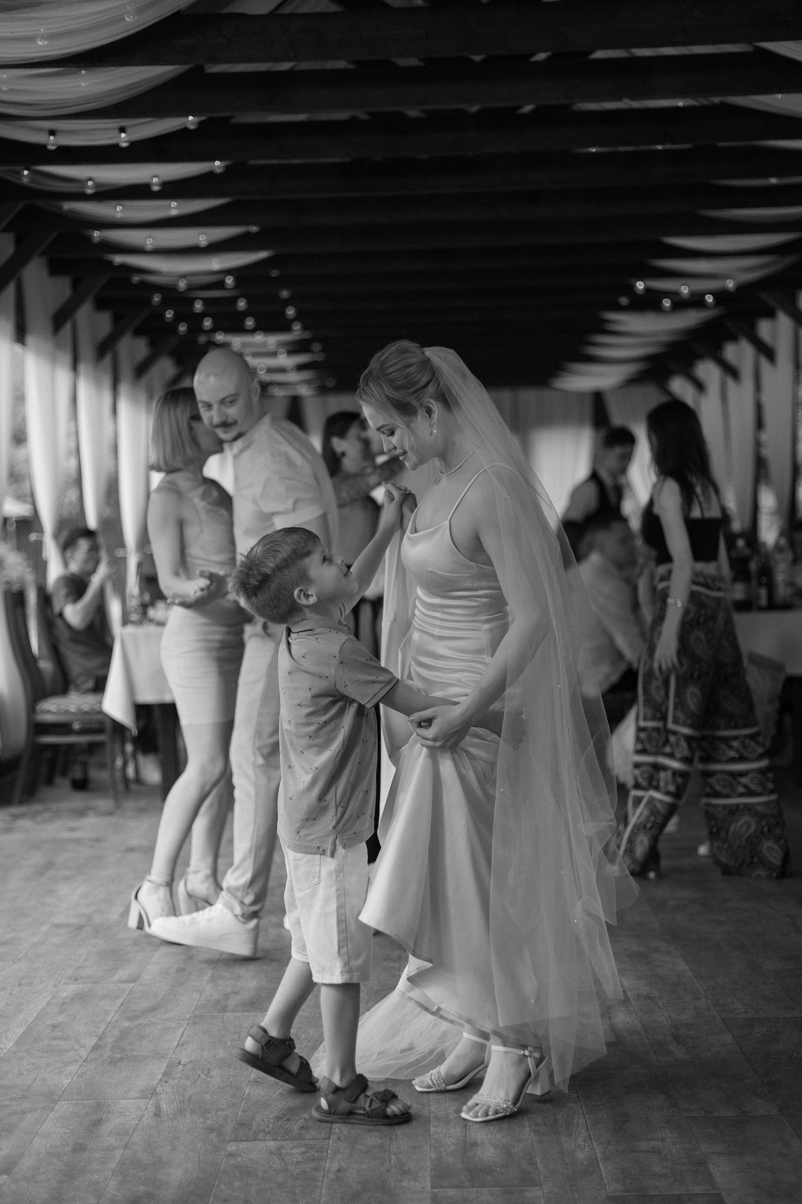 Свадьба в летний день с прогулкой в парке и свадебным ужином в загородной клубе. Свадебный, репортажный и портретный фотограф Сочи, Краснодар. Александра Зайцева