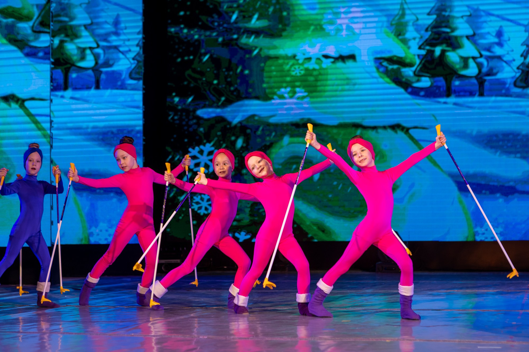 Отчетный концерт Заслуженного коллектива РФ «Жемчужинка» в Оренбурге, ДК «Россия», 2025 г. Фотограф в Оренбурге. Профессиональный фотограф