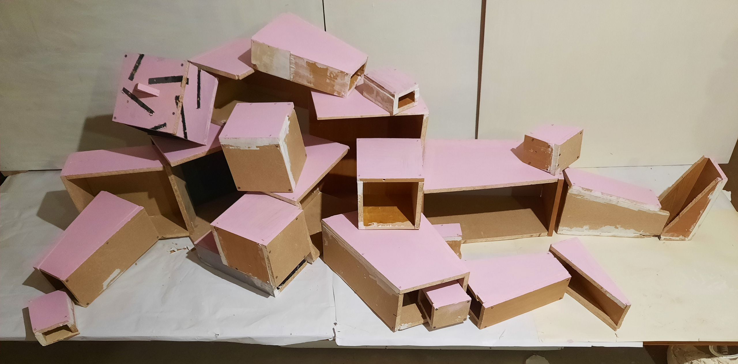 Инсталляция. Конструктор «Девабабаженщина». Лилия Ким. Междисциплинарный художник