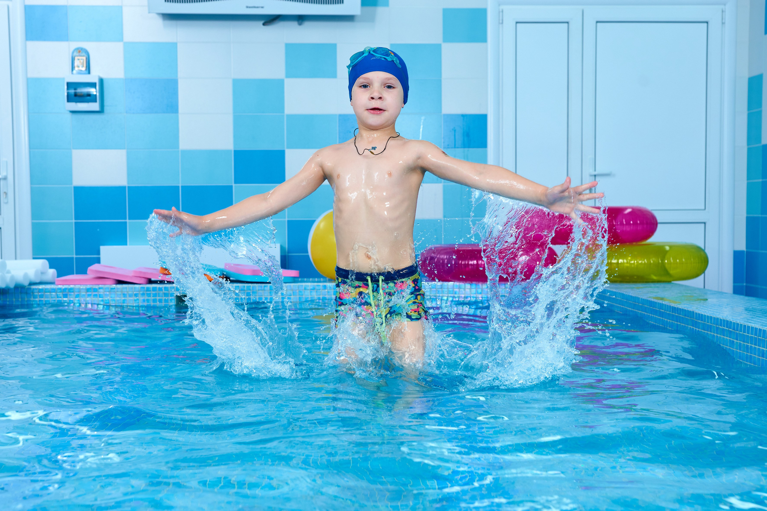 Занятие в бассейне. Childrenfoto.ru