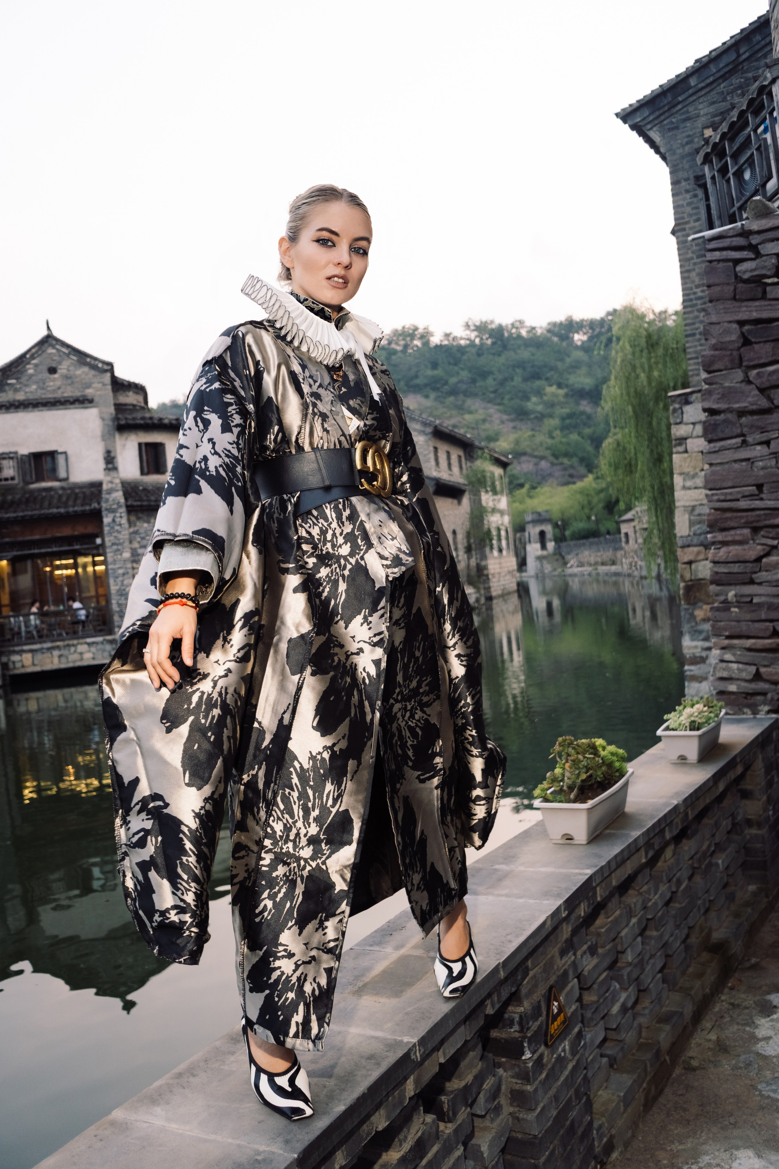 Вечерний Губей и силуэт необычного платья