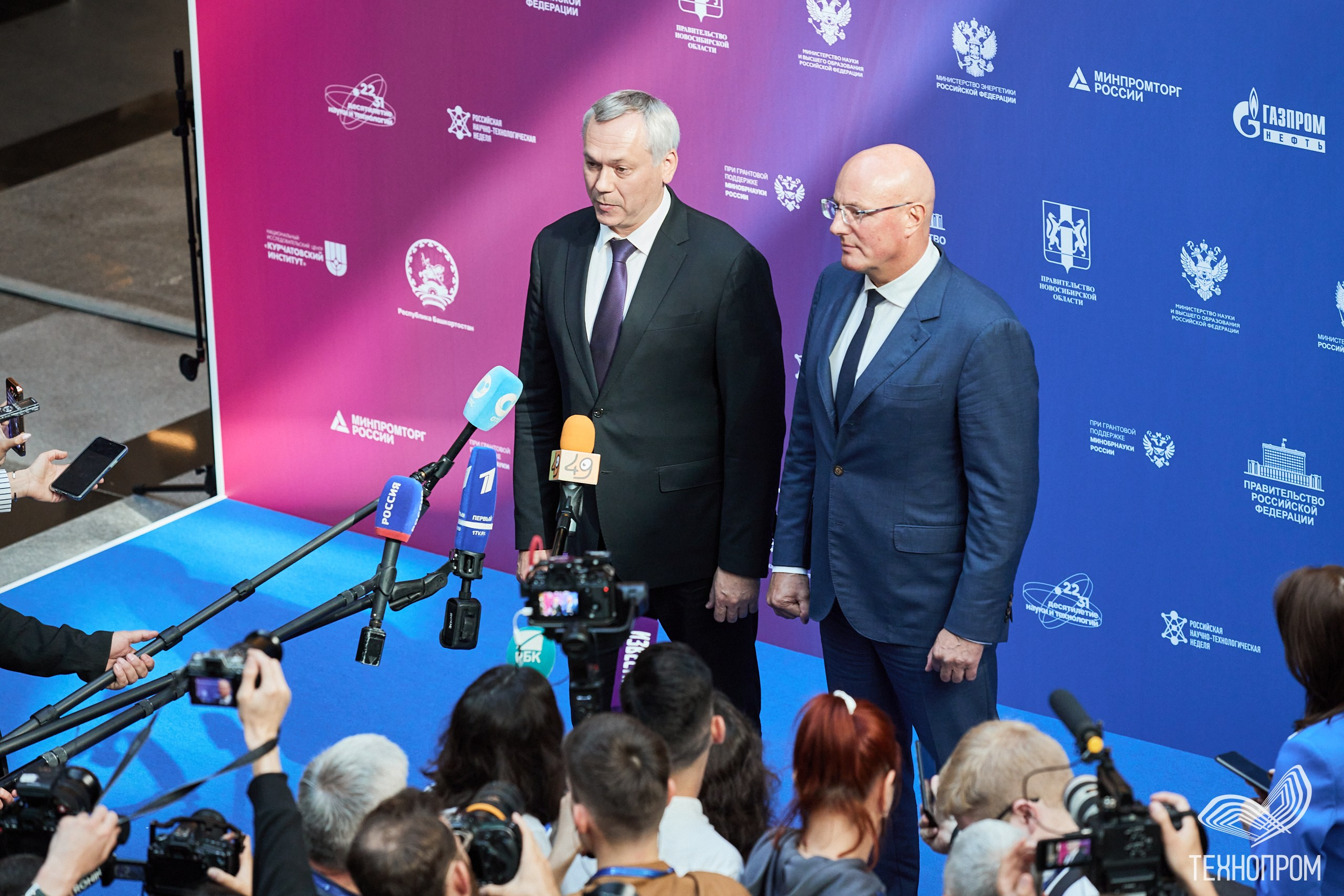 Репортажное и корпоративное портфолио. Репортажный фотограф Новосибирск — Станислав Попов